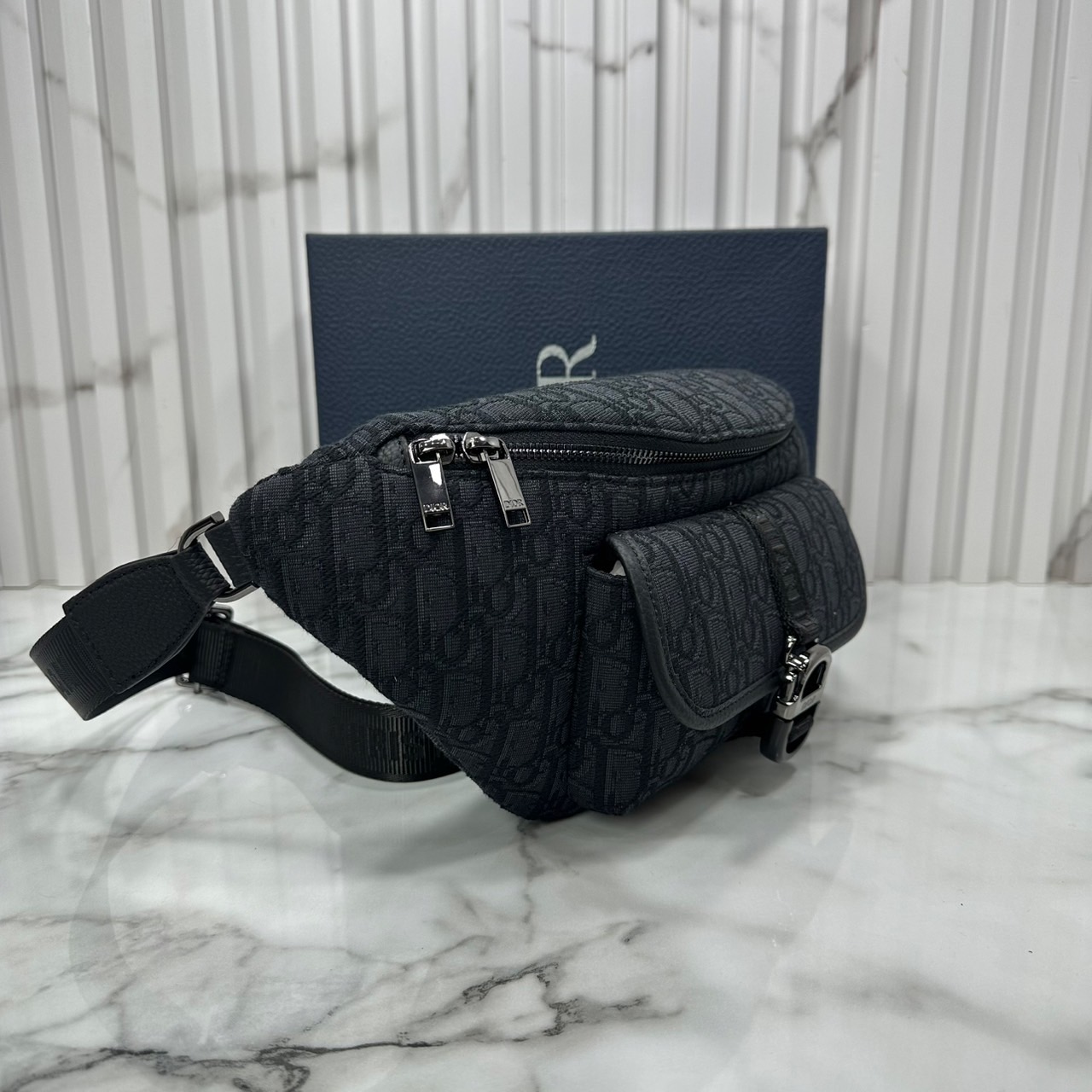 DIOR 8 waist bag Oblique jacquard fabric กระเป๋าสะพายคาดอก เอกลักษณ์ทอผ้าแจ็คการ์ดอย่างดี สวยสง่างามเหนือกาลเวลา มีไว้ไม่มีเอาท์ ท่านชายควรมีมากค่ะ