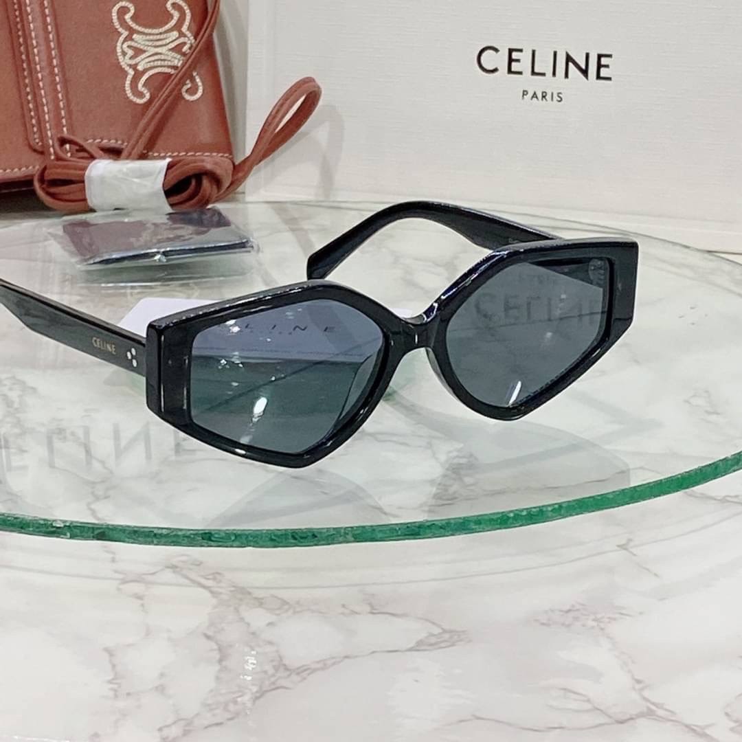 แว่นตาลิซ่า Celine Sunglass เกรดท็อปออริ 1:1 สลับแท้ เกรดดีสุด ใช้งานต่างประเทศได้ มาพร้อมกระเป๋าใส่แว่นปักลายซีลีน