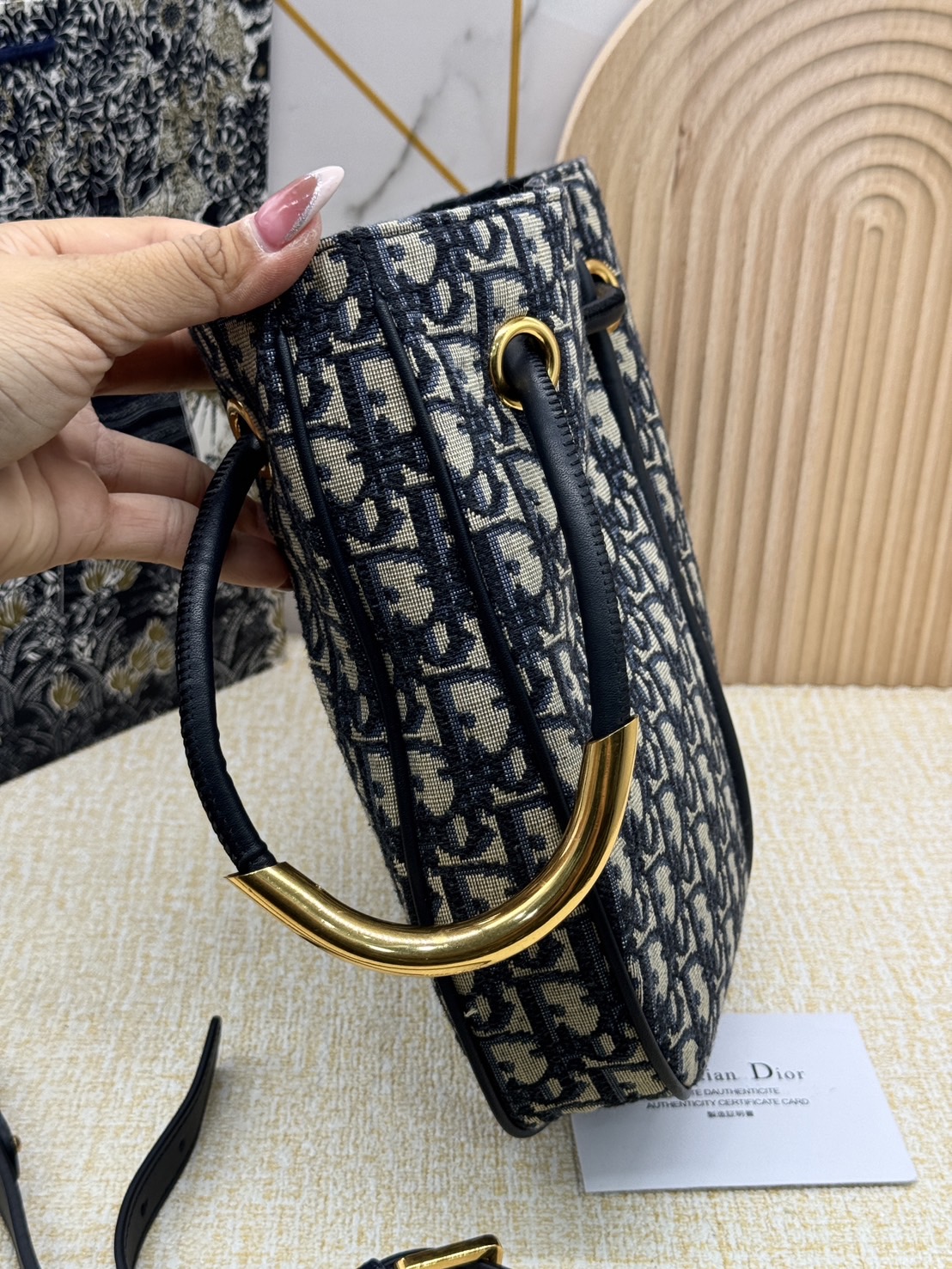 Medium DIOR Nolita Bag Blue Dior Oblique Jacquard รุ่นใหม่ กระเป๋าสะพายทรงโท้ท สวยเรียบหรู ถือได้ สะพายยาวได้ เกรดออริ 1:1