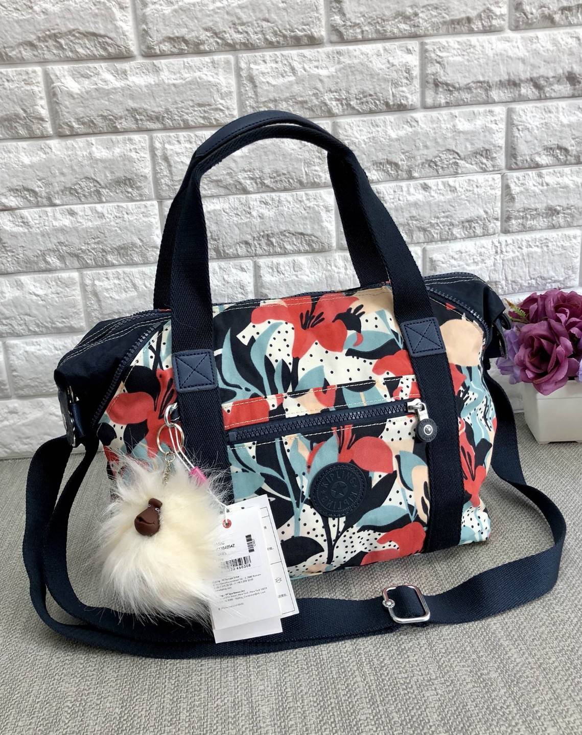 Kipling Handbag | k13848// (OEM. Factory HK.) กระเป๋าถือ สะพายข้าง คล้องไหล่ วัสดุ nylon ด้านหน้ามี 1 ช่องซิป, 1 ช่องโล่ง ใส่มือถือหรือ ของจุกจิกได้ค่ะ ปรับได้ 2 ทรง ด้านข้างขยายออกได้ ช่องซิปหลักด้านในโล่ง จุได้เยอะ น้ำหนักเบา ทำความ สะอาดง่าย มีช่องซิปแ