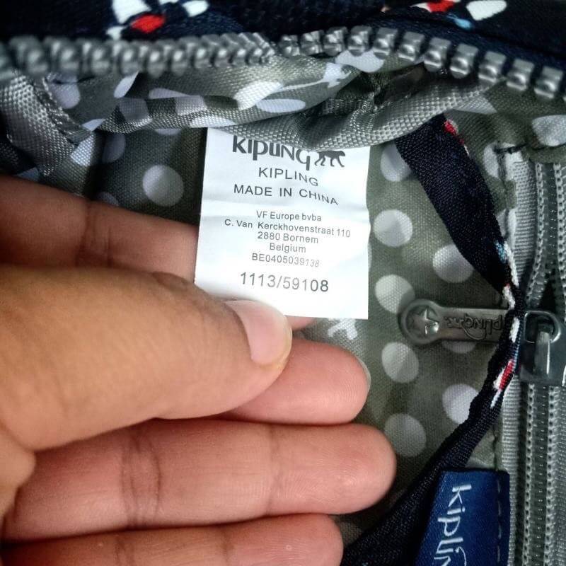 KIPLING Reth (Size S) shoulder & crossbody bag กระเป๋าสะพายวัสดุ Nylon&Polyester 100% ขนาดกำลังน่ารัก มาพร้อมพวงกุญเเจลิง มีช่องใส่ของ2ช่อง ช่องใหญ่ภายในมีป้ายและแท็กตรงซับใน มีซิปย่อยอีก 1 ช่องด้านใน,มีสายคล้องพวงกุญแจ ด้านหน้ามีอีก 1 ช่องสามารถใส่ของจุก