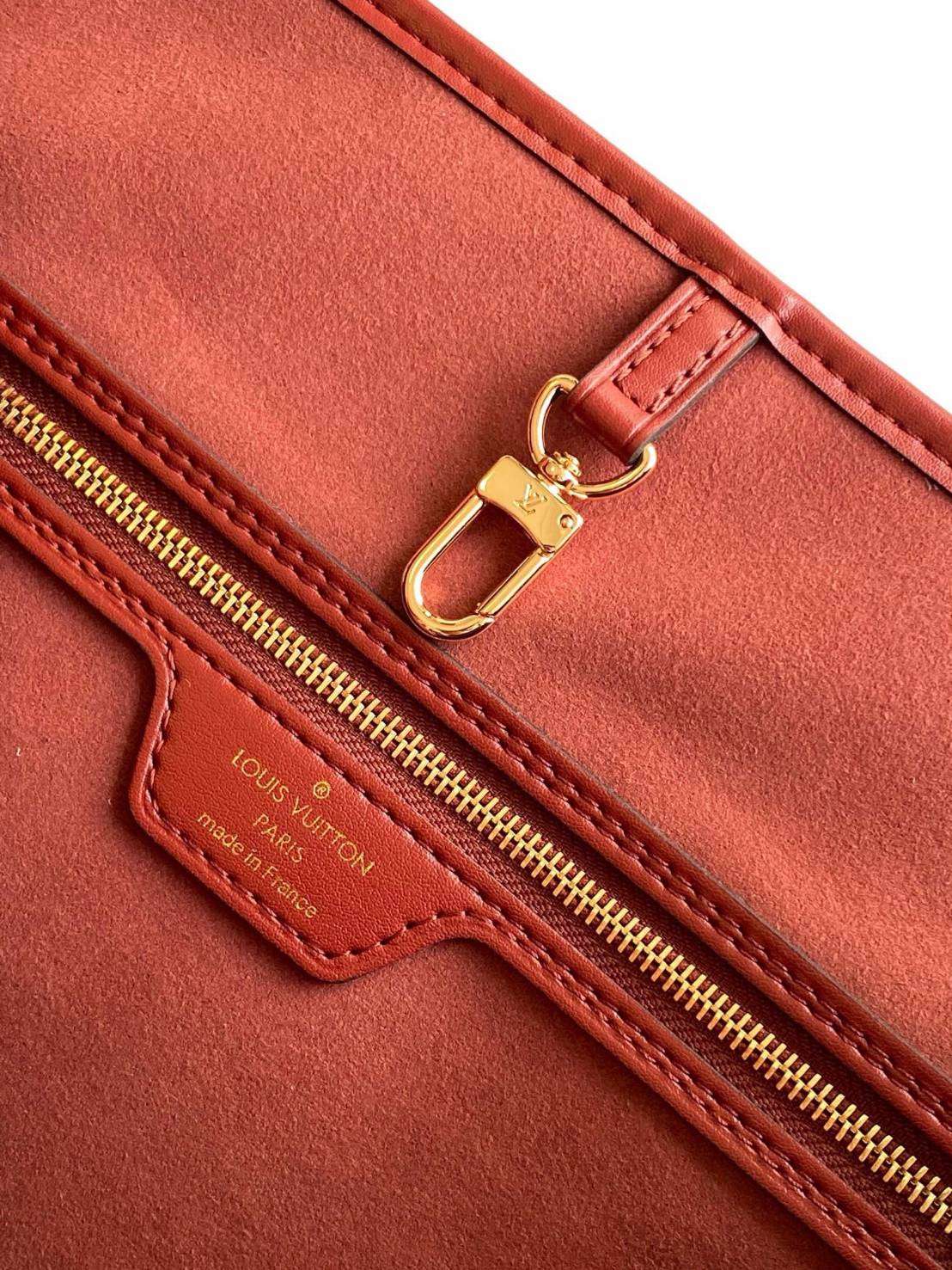 เกรดเทพ Top ORI | LV Neverfull MM Epi Leather กระเป๋าทรงโท้ทเนเวอร์ฟูล หนังแท้เกรดดีสุด หนังลายไม้ พร้อมใบลูก ลายโมโนแกรม ด้านในบุด้วยซับในไมโครไฟเบอร์ ช่องพ็อกเก็ต ซิป 1 ช่อง งานสวยมาก ตัดเย็บดีทุกจุด 🤍 เกรดเทพออริจินอล สลับแท้ 1:1