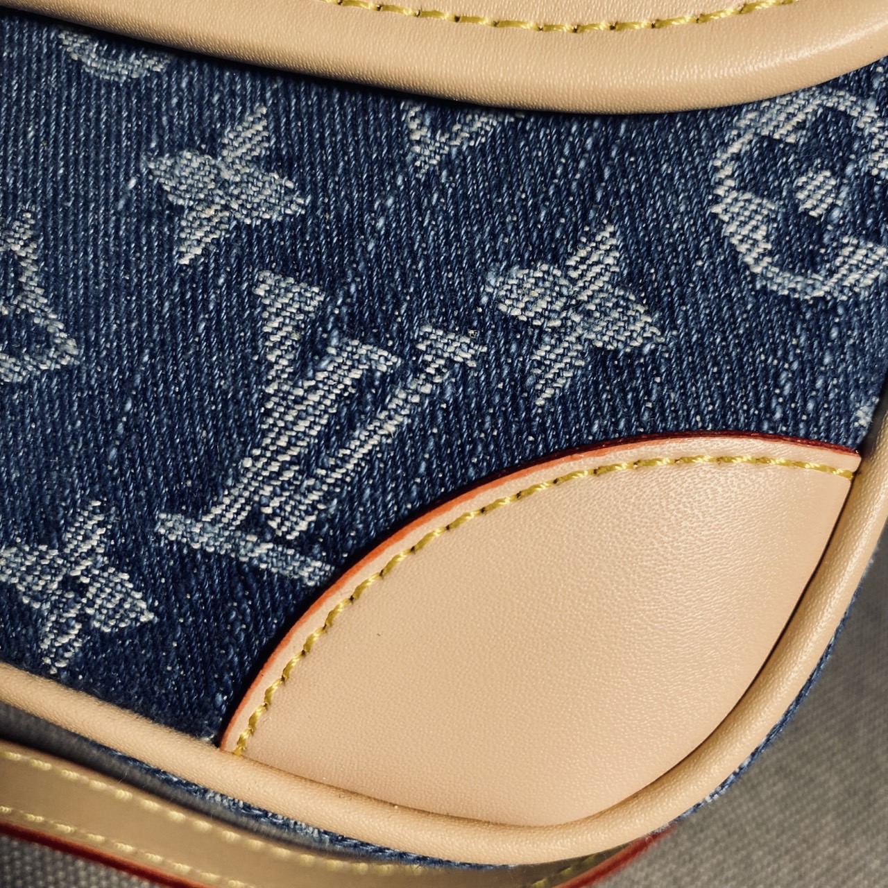 LV diane monogram denim bag กระเป๋ามัลติฟังก์ชั่นเดนิม ดีไซน์ใหม่สียีนส์สวยมีเสน่ห์ มาพร้อมสาย 2 แบบ สายหนังคล้องไหล่ได้ และสายสปอร์ตครอสบอดี้ได้