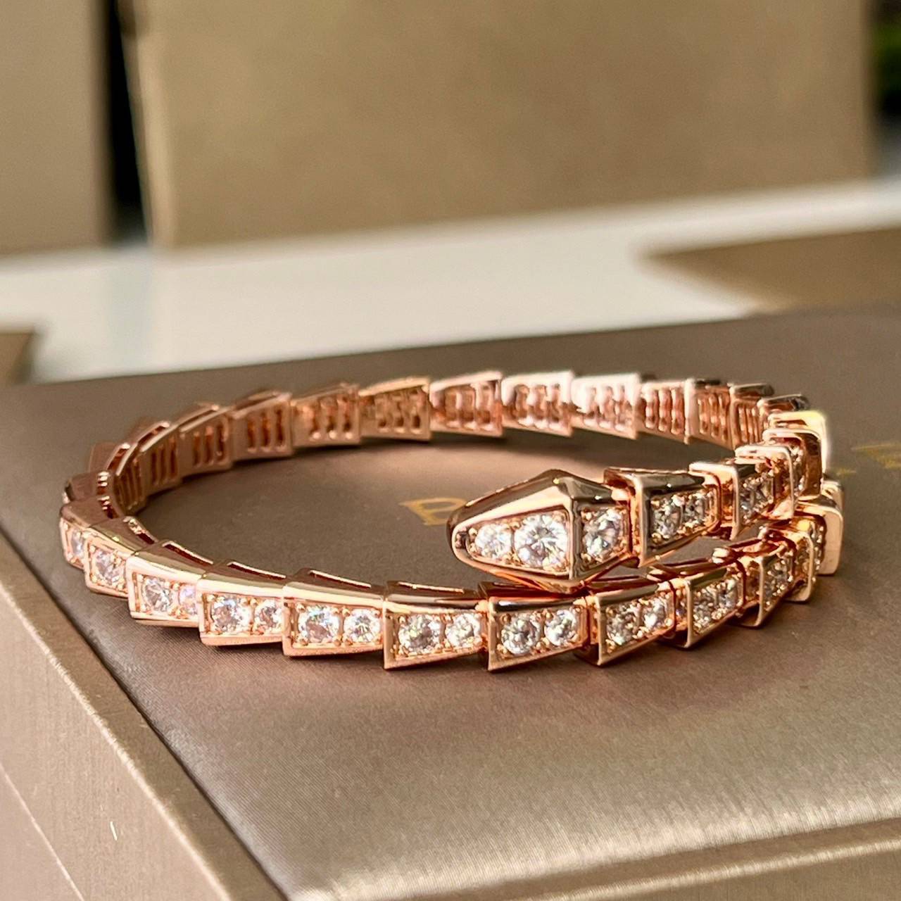 เกรดเทพ ORI | Bvlgari Bracelet 19-20cm คุณภาพงานประกวด เกรดดีสุดเอาใจสาวๆไปเลย โลหะเคลือบเงาสวยสมจริง ไม่ลอกไม่ดำ Full set box