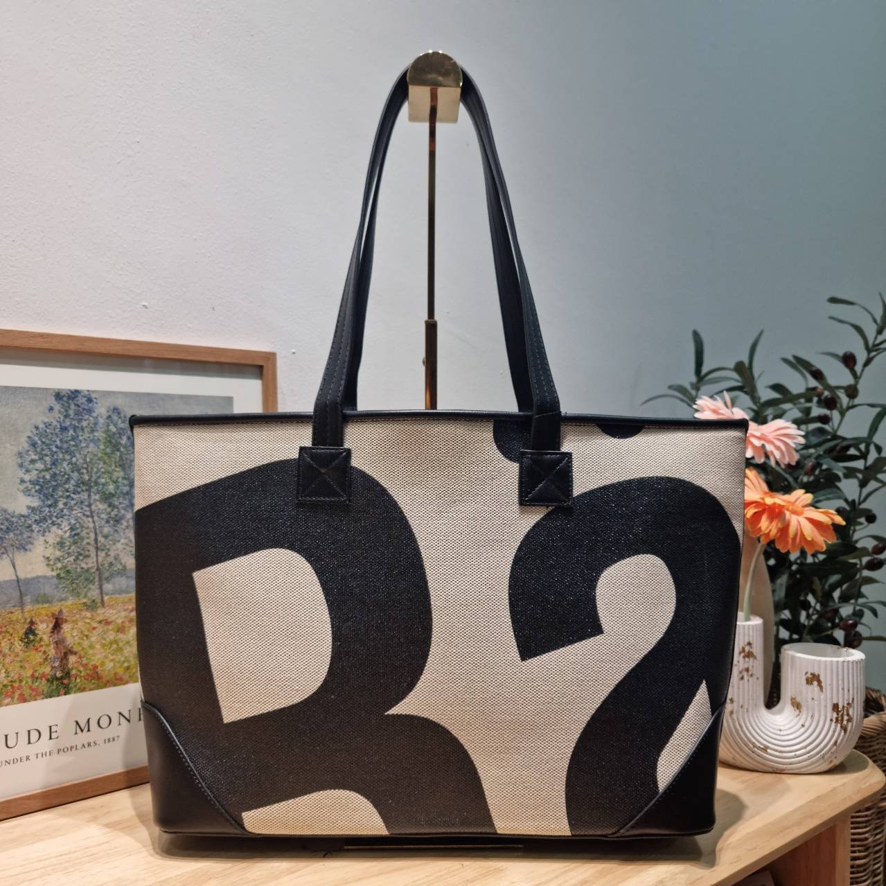 Rally movement tote bag กระเป๋าทรงโท้ท ดีไซน์คลาสสิค เรียบง่ายแต่ดูแพง มีระดับสุดๆ ไอเท็มสุดปัง ออกมาก็ sold out ไวมากๆ รุ่นใหม่และเป็นรุ่นที่ตามหา