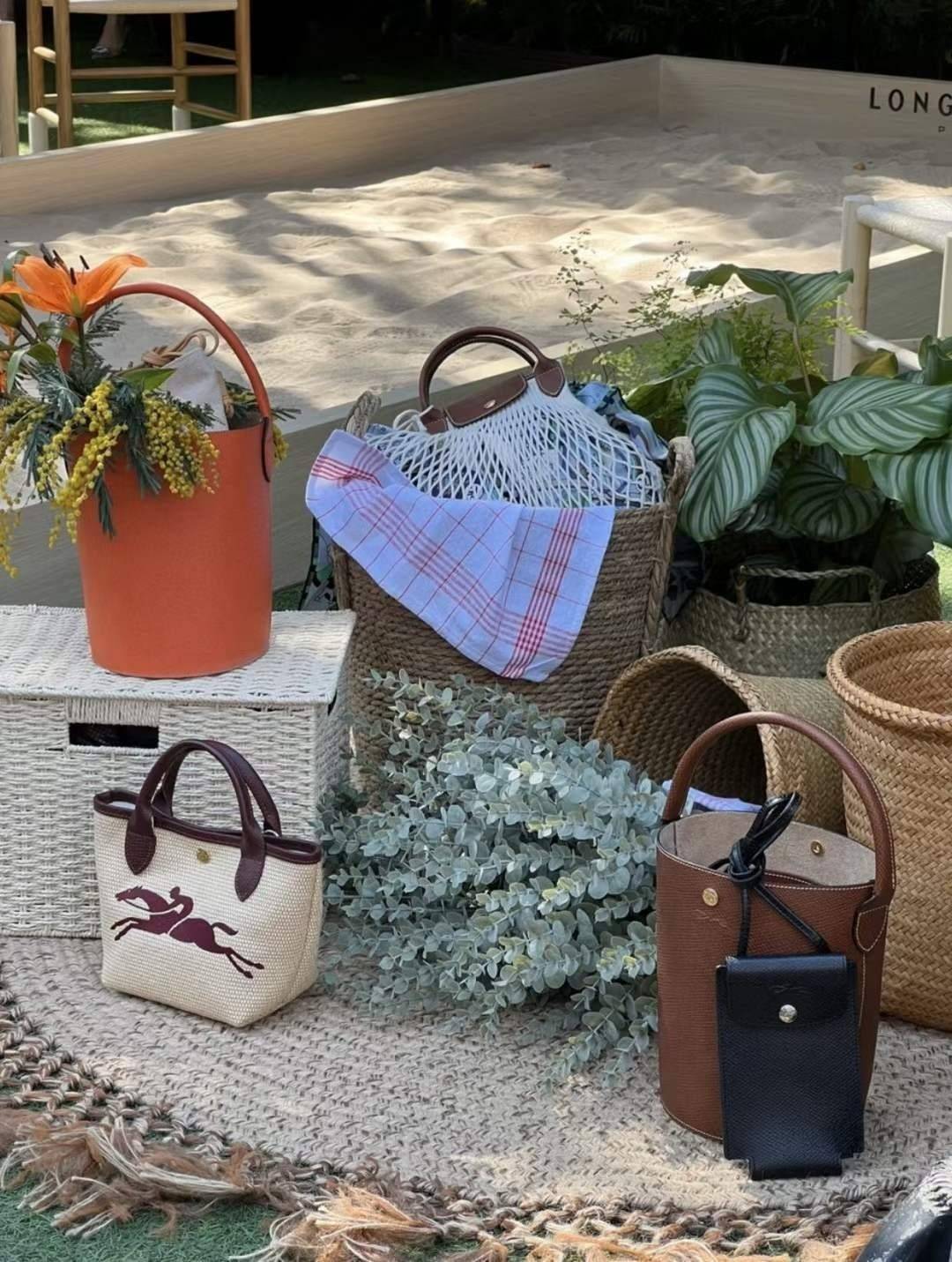 Longchamp Le Pliage Paris-St Tropez Handtasche มาแร้ววววใหม่ล่าสุดนุ้งมินิ ตัลร๊ากกก วัสดุสาน ด้านหน้าปักโลโก้ม้าอันเป็นสัญลักษณ์ของแบรนด์ ทนทานแข็งแรง ใบมินิ น้ำหนักเบา จุของได้เยอะ ใส่กระเป๋าตังค์ โทรศัพท์ iphone+ ได้ ภายในโล่ง มีสายสะพายไหล่ Crossbody 