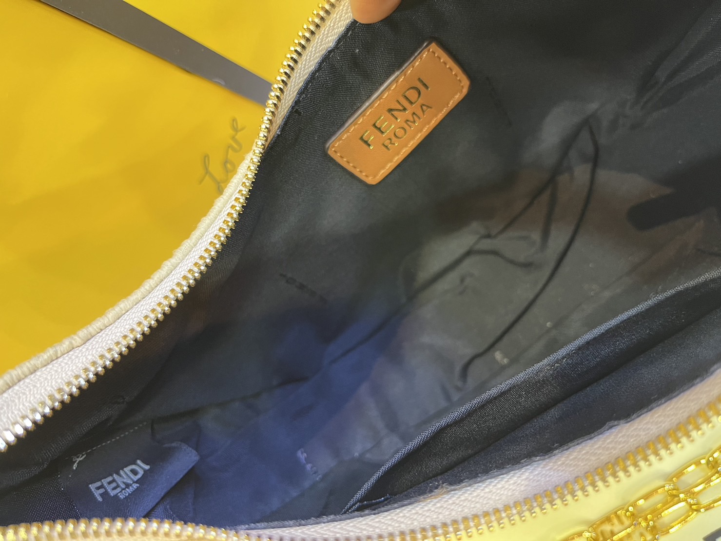 FENDI Fendigraphy Small Natural straw bag / Fendi hobo bag 25cm พร้อมส่ง กระเป๋าสะพายไหล่เฟนดิ Natural straw รุ่นใหม่ สวยหรู **สินค้าเกรดออริจินอล 1:1 สลับแท้