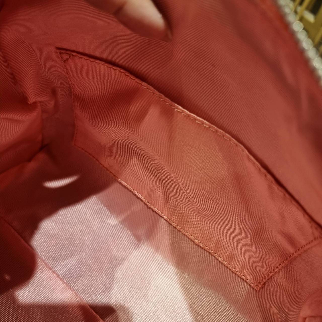 COACH F32203 MINI BENNETT SATCHEL IN SIGNATURE CANVAS กลับมาอีกครั้ง!! กับกระเป๋าทรงหมอนยอดฮิต 🥳 มีกี่สีก็ขายหมด วัสดุหนังแคนวาสเคลือบลาย ทรงสวยใช้งานได้ทุกโอกาส ภายในโล่งกว้างใส่ของได้เยอะ มีหูจับในตัว และสายสะพาย crossbody ปรับได้ตามตัว ใบนี้ไม่