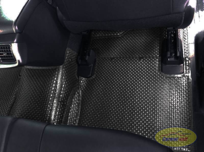 พรมปูพื้นรถยนต์ TOYOTA REVO 4ประตู กระดุมเม็ดเล็กรีดขอบ สีดำ เต็มคัน