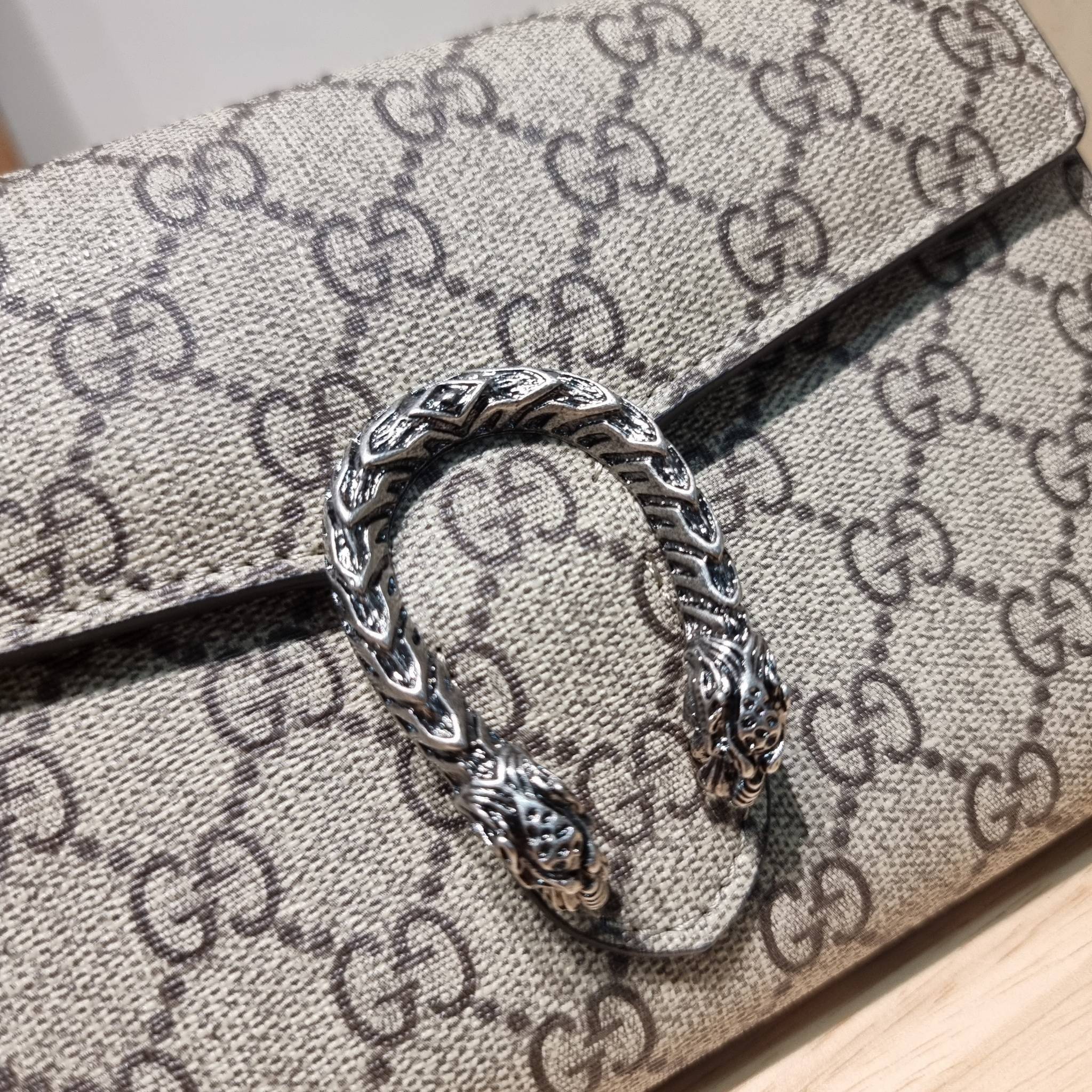 Dionysus GG Supreme chain wallet / Gucci woc dionysus chain bag พร้อมส่ง กระเป๋าสะพาย crossbody คลาสสิควินเทจ ดึงดูดและสะกดสายตาด้วยอะไหล่ดีเทลหรูรูปหัวสิงโต ถือเป็นคลัชท์ หรือสะพายก็อัพลุคหรูได้อีก