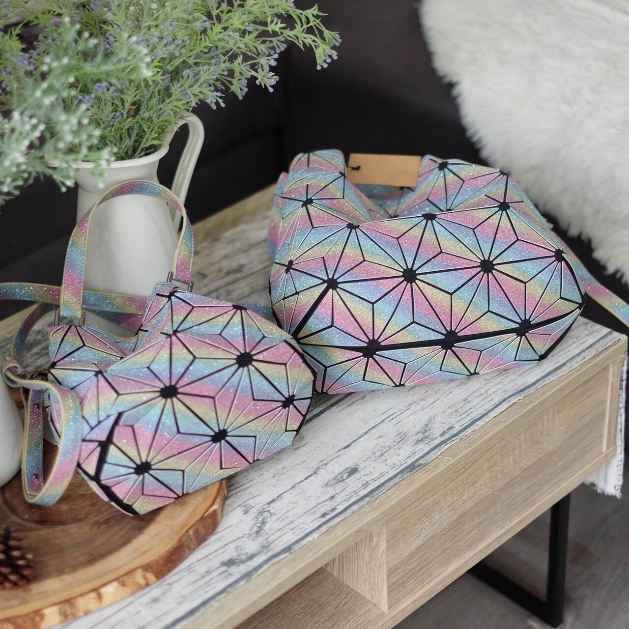 🎈New Collection ka ' Glitter fantastic ' ✨✨ สีใหม่ สดใสมาก ค่า 🍭🍭 Candy Crush 🍭🍭แถมยังลาย Limited edition หายาก 👍ปรับทรงได้ 2 แบบ น่ารักมาก จากแบรนด์ David Jones กระเป๋าสะพายข้างดีไซน