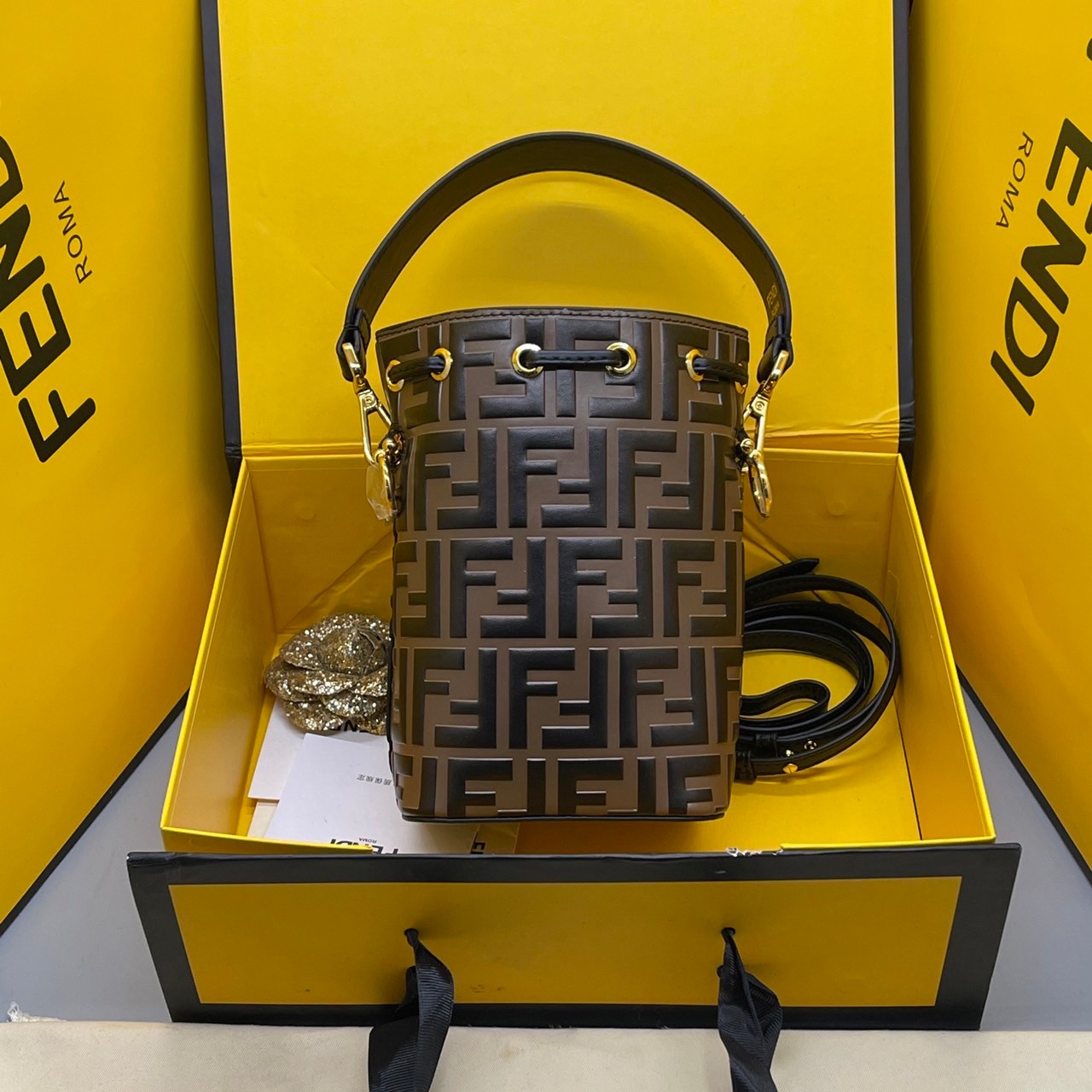 FENDI Mon Tresor Brown leather mini bag / FENDI Bucket Bag กระเป๋าสะพายทรงบัคเก็ต ไซส์มินิ เกรดออริ สลับแท้ 1:1 ใช้ต่างประเทศได้