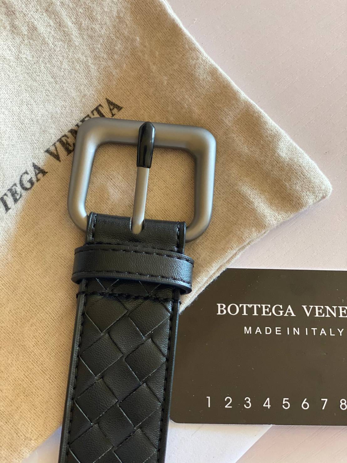 VIP 】♥️ BOTTEGA VENATA BELT เข็มขัดสุดหรูงานหนังแท้ ดีไซน์สุดคลาสสิคสไตล์ พร้อมส่ง 3 สี ภาพสินค้าถ่ายจากงานขายจริง สวยมากค่ะ หนังคุณภาพดีมาก เข้าได้กับทุกลุ๊คสไตล์การเเต่งตัว สวยหรูดูดีมีระดับ ไอเท็มนี้แนะนำเลยค่ะ!