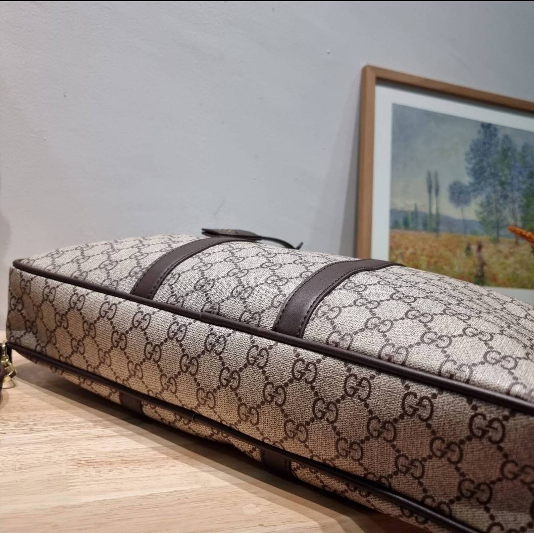 GUCCI BRIEFCASE / GG Supreme work bag / GG laptop bag / GG CLASSIC BRIEFCASE MESSENGER ไอเท็มสุดปัง!! ที่เหมาะสำหรับคนทำงานออฟฟิศมากๆ กระเป๋าถือรุ่นคลาสสิค ใส่เอกสาร โน๊ตบุ้ค อุปกรณ์การทำงานต่างๆได้สบายมาก