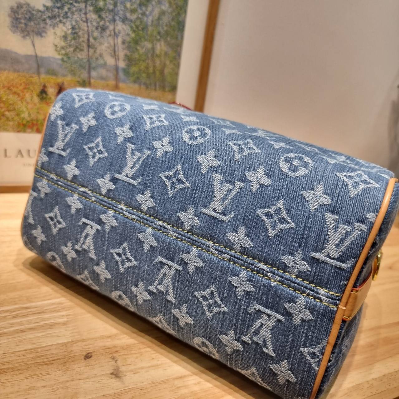 LV speedy 25 denim bag กระเป๋าทรงหมอน รุ่นท็อปฮิต กับดีไซน์ใหม่ต้อนรับฤดูร้น โดดเด่นด้วยการตกแต่งลายพิมพ์ไม่เกร่อ เดนิมสดใส