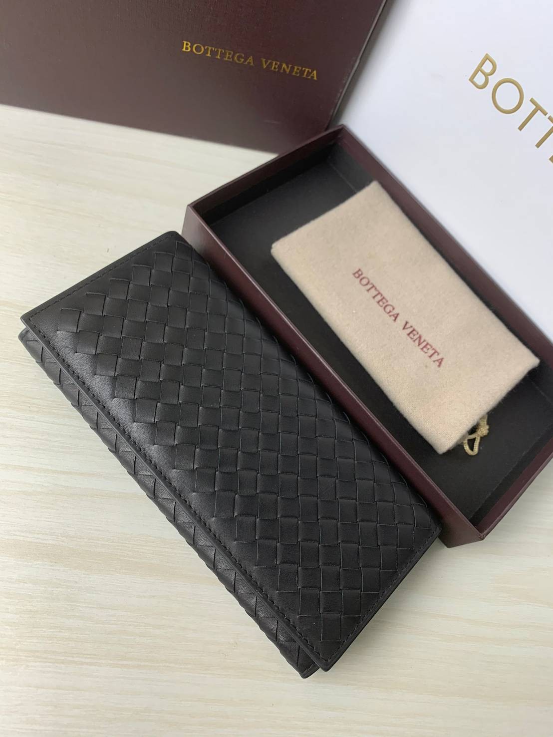 VIP 】♥️ BOTTEGA VENATA LONG WALLET กระเป๋าสตางค์ใบยาว รุ่นตามหา งานหนังแท้สวยมากนะคะ ใช้ทนทานได้นานคุ้มเลยค่ะ ภาพสินค้าถ่ายจากงานขายจริง พร้อมส่งที่ไทยราคาสุดคุ้มห้ามพลาดค่ะ!