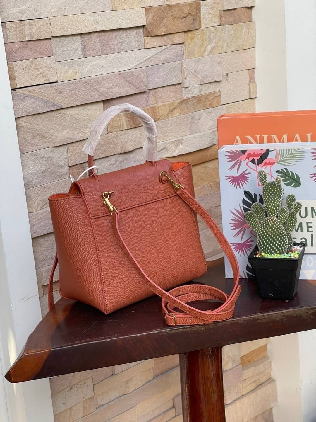 CELINE NANO BELT BAG / Celine Belt Bag กระเป๋าถือที่มีสไตล์มินิมอล และดูเรียบง่าย แต่หรูหรา