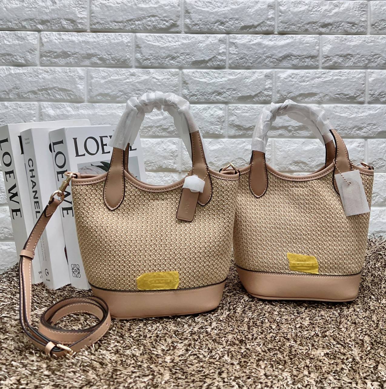 Coach Hanna Bucket Bag In Straw And Smooth Leather 7" กระเป๋าทรงถังงานทอน้ำหนักเบา จุของได้เยอะ เกรดท็อปออริ เกรดดีสุด สลับแท้ 1:1 ใช้ต่างประเทศได้