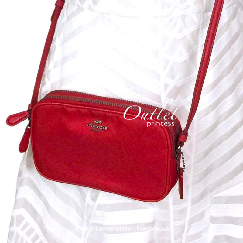 สีแดง ดำ ฟ้า COACH FACTORY OUTLET CROSSBODY POUCH IN PEBBLE LETHER BAG กระเป๋าสะพาย Crossbody วัสดุหนังแท้ลายโทโก น่าใช้มากๆ กระเป๋าแบบ 2 ซิป สามารถใส่มือถือได้ทุกรุ่น, พาสปอร์ต กระเป๋าสตางค์ใบสั้นของจำเป็นได้ครบ มีช่องเสียบบัตรให้ด้วย สายสะพายเลื่อนปรับร
