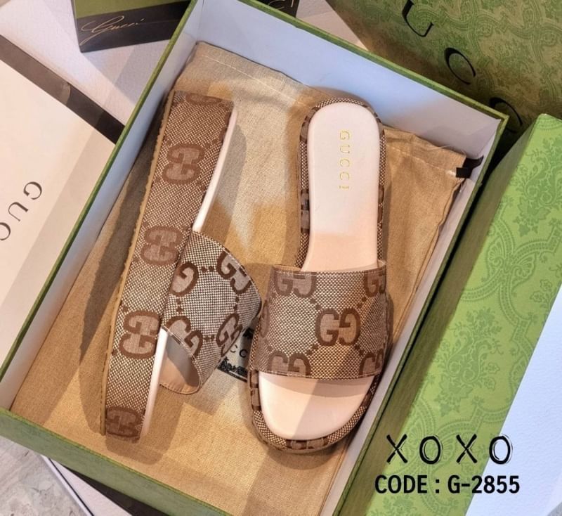 Gucci Sandals แตะสวม ส้นเสมอ ใส่สบายมาก น้ำหนักเบา หนังลายแบรนด์ แมทส์ชุดง่าย สวย หรู