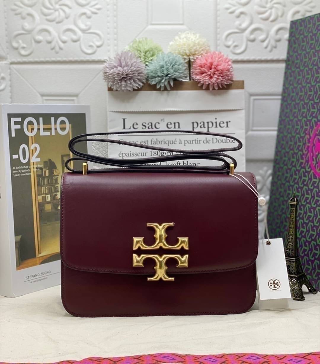 Tory Burch 75003 Eleanor Medium Convertible Shoulder Bag พร้อมส่งที่ไทย อีกรุ่นที่น่าครอบครองมากๆค่ะ กระเป๋าสะพายข้างและทบสายเป็นคล้องไหล่ได้ หนังแท้ชั้นดี ใช้ได้กับทุกๆโอกาส ห้ามพลาด ก่อนหมดนะคะ!!