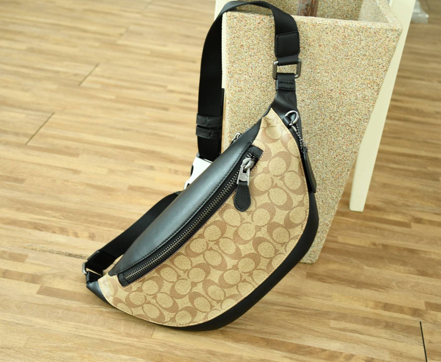 Coach F84711 Warren Mini Belt Bag In Signature Canvas กระเป๋าคาดอก คาดเอว ขนาดกำลังดี ใช้งานง่าย ใช้ได้ทั้งหญิงและชาย