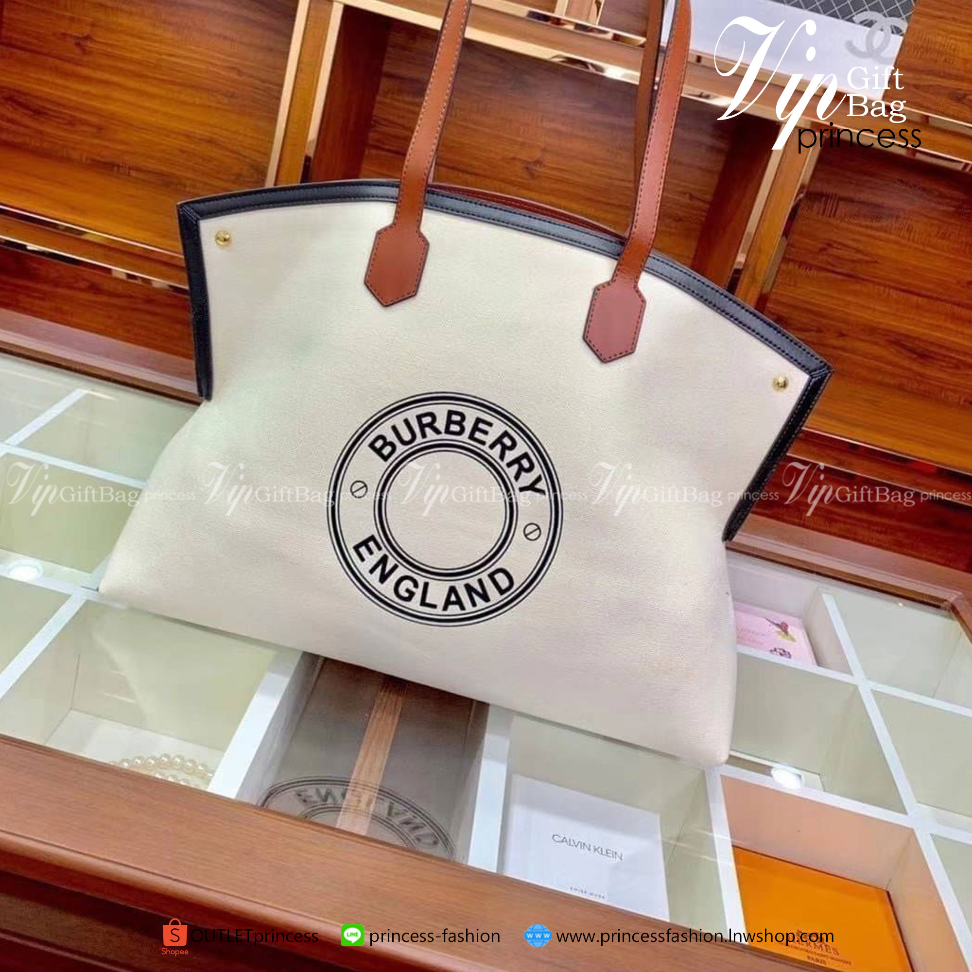 BURBERRY FRAGRANCES TOTE BAG WITH CLUTCH VIP GIFT WITH PURCHASE (GWP) พรีเมี่ยมกิ๊ฟ Limited Edition