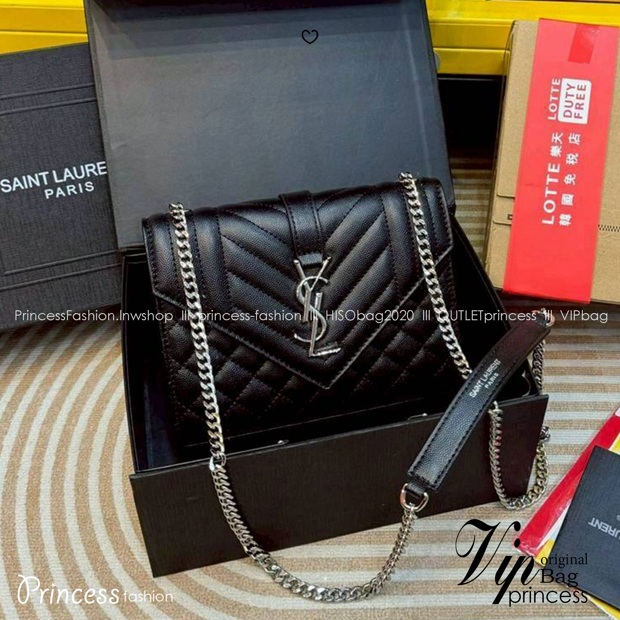 YSL envelope medium in matelassé leather shoulder bag กระเป๋าสะพายไหล่สุดฮอต โทนสีดำขับผิวสวยคลาสสิคตลอดกาล ทรงสวยดีไซน์เรียบหรู ดูติดแกลมสุดๆ โดดเด่นด้วยโลโก้ด้านหน้า เพิ่มดีเทลความผู้ดี