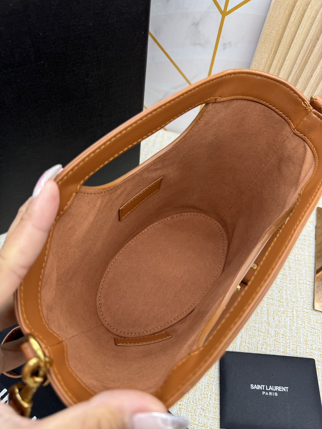 YSL CELIA MINI TOTE IN SMOOTH LEATHER / YSL Bucket Bag กระเป๋าสะพายทรงโท้ทมือจับในตัว รุ่นใหม่ทันสมัย งานหนังเต็มใบ เกรดออริ 1:1 ใช้งานต่างประเทศได้