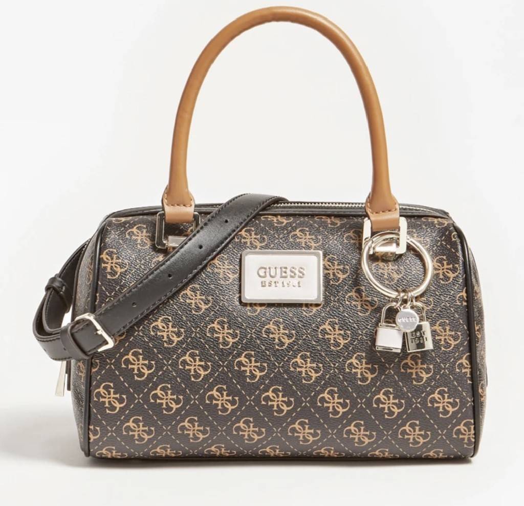 Guess Handbag with Small Shoulder Strap Tyren SG796605 New collection!! Guess ทรงหมอน ขนาดเล็ก ลายซิกเนเจอร์แบรนด์ ทรงหมอนยอดฮิต มีให้เลือก 5 สี สีสวยคลาสสิก เข้ากับง่ายกับทุกชุด ปิด/เปิด ด้วยซิป ภายในโล่งกว้าง แยกเป็นสัดส่วนใช้งาน ซับในตราแบรนด์ ใส่กระเป