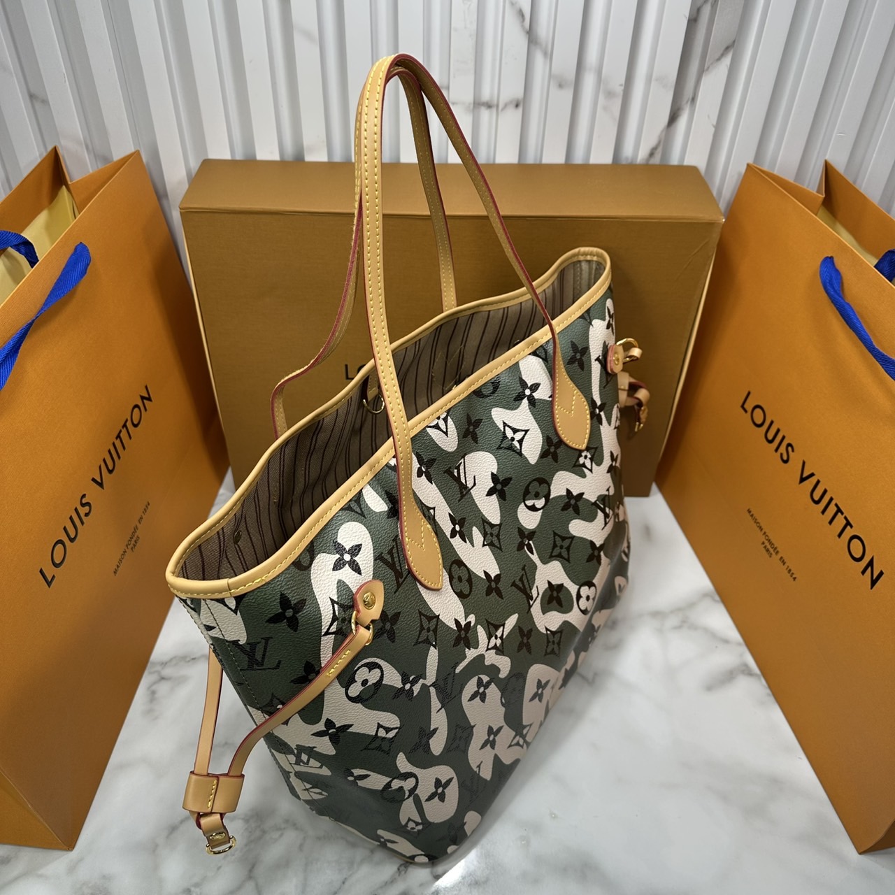 ORI หนังแท้ | LV Neverfull Camouflage Tote Bag กระเป๋าสะพายทรงโท้ทใบใหญ่ โทนเขียวลายใหม่ ภายในโล่งกว้าง จุของได้เยอะ