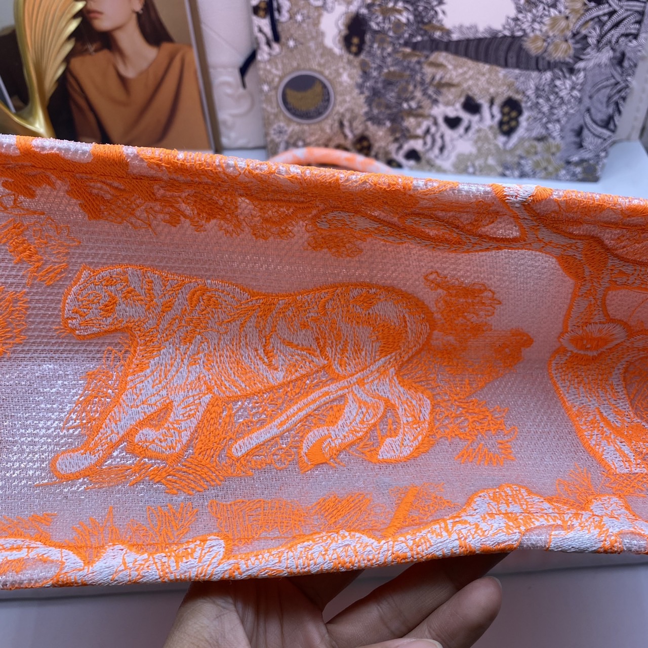 DIOR Book Tote Fluorescent Orange Toile de Jouy Transparent Canvas เกรดออริจินอล ภาพสินค้าถ่ายจากงานขายจริงใช้งานต่างประเทศได้