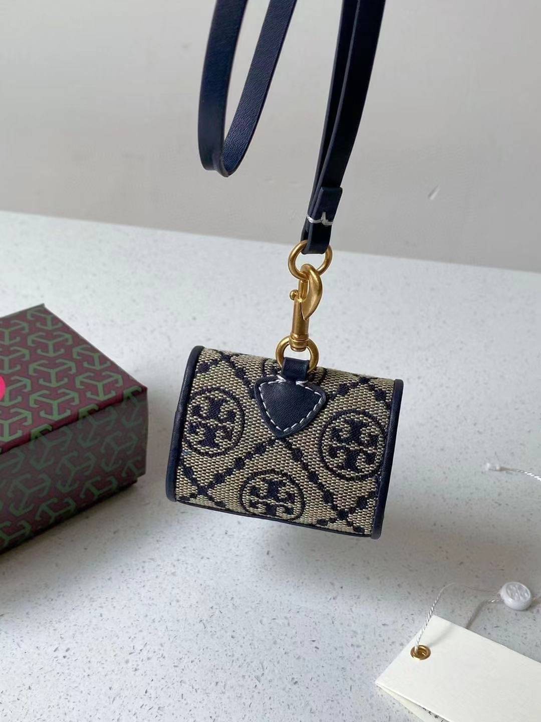 TORY BURCH T Monogram Jacquard AirPods Case พร้อมส่ง
