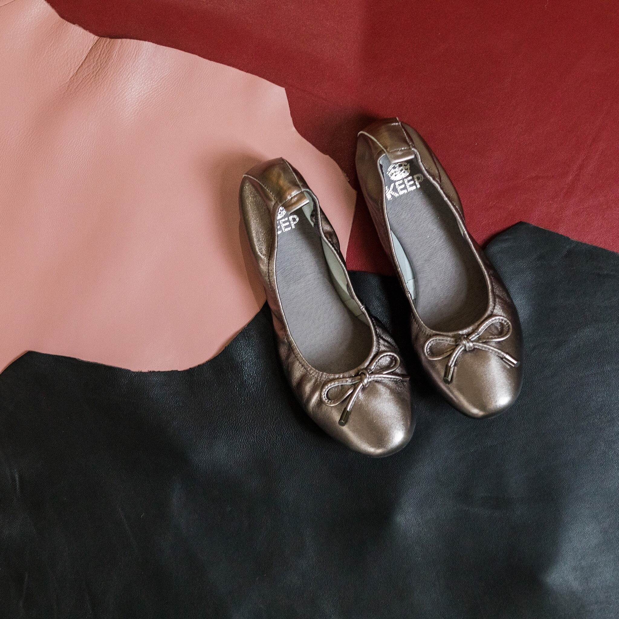 ใหม่ล่าสุด ตามคำเรียกร้อง Ballet_KEEPSHOES รองเท้า ส้น Flat 1 cm. หนังแกะทั้งคู่ ใส่นิ่ม เดินสบาย เหมาะกับทุกวัน 😁 >หนังแกะแท้ นิ่มสบายเท้า ( Import sheepskin ) >ซับหนังแท้ด้านในอย่างดี ระบายอากาศไม่มี กลิ่นอับ ไม่เหม็นเท้า ด้วย Technology N