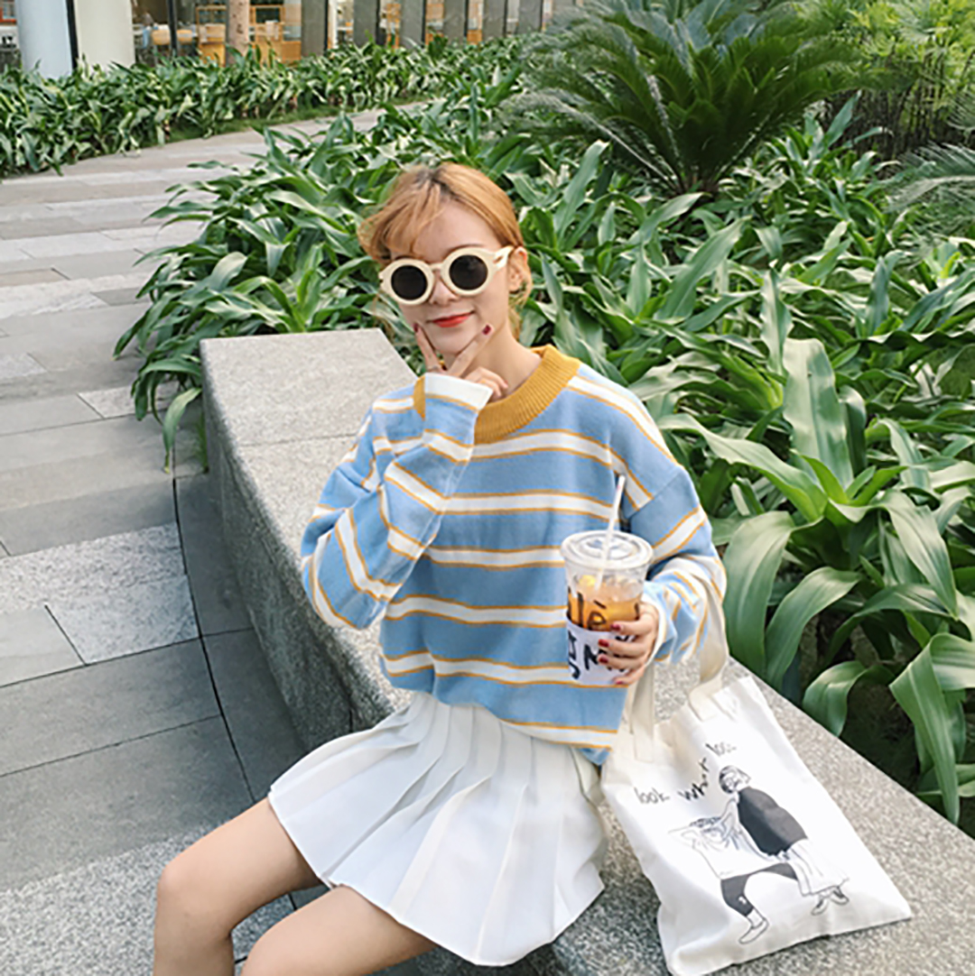 พร้อมส่ง 🍓 Victoria sweater เสื้อลายขวางผ้าไหมพรมสีสวย (IN32401)