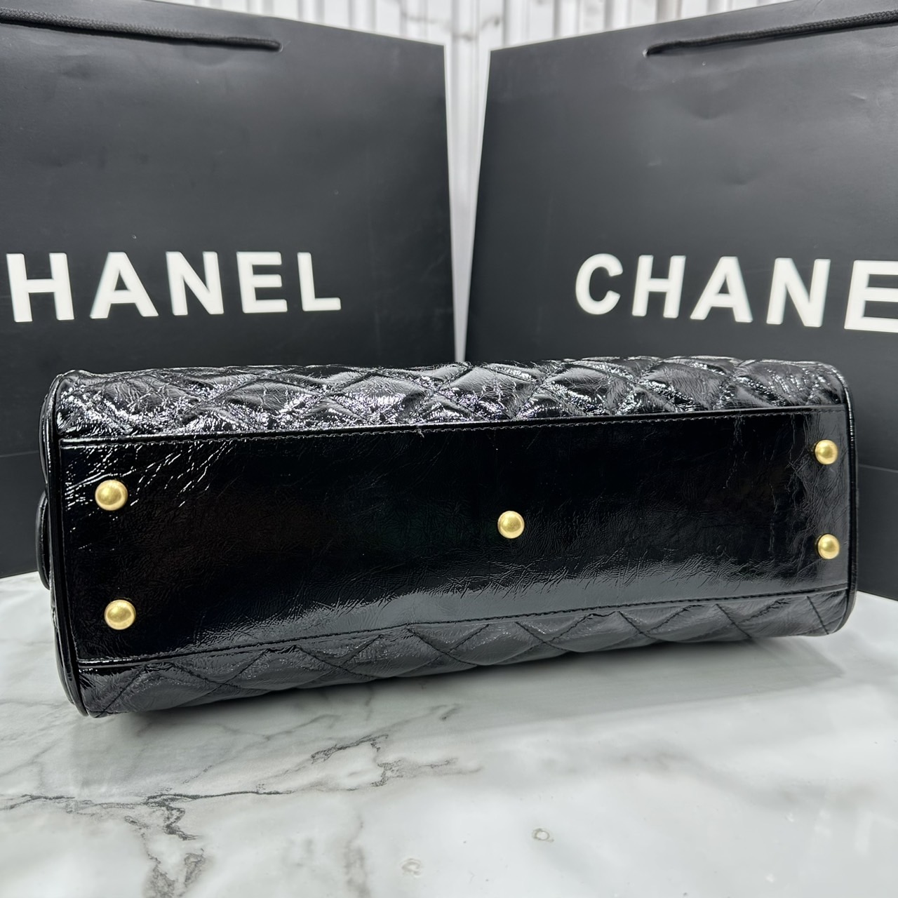 ORI หนังแท้ | Chanel Large Bowling Bag Crumpled Leather / Chanel Keepall Bag กระเป๋าถือ กระเป๋าสะพายรุ่นใหม่ล่าสุด ดีไซน์หนังยับเงา รูปแบบเรียบหรูหราใช้งานง่าย สวยงามตามแบบฉบับแบรนด์