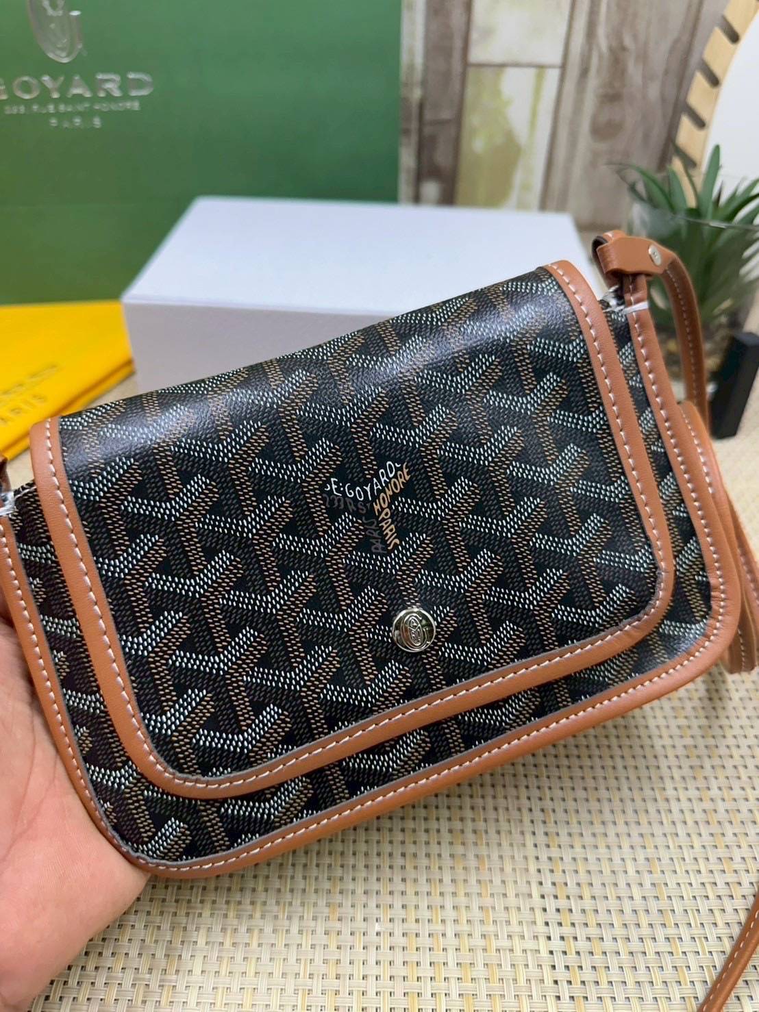 พร้อมส่ง 10 สี ORI หนังแท้ | GOYARD Plumet pouch-wallet กระเป๋าสะพายใบเล็กกะทัดรัด ดีไซน์กระเป๋าสตางค์ Plumet ดีไซน์มาพร้อมช่องใส่เหรียญ ธนบัตร และบัตรต่างๆ
