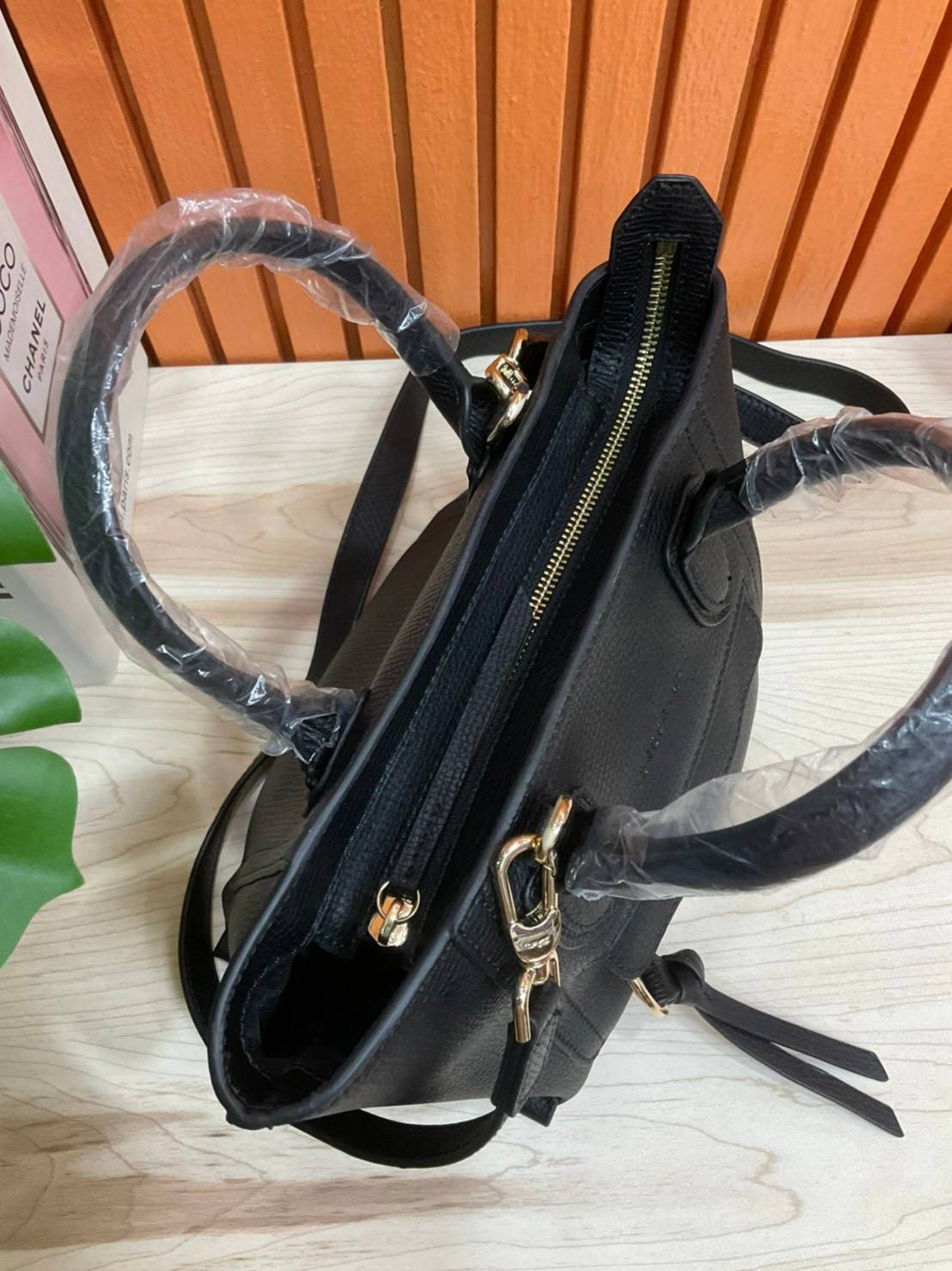 ของแท้ 💯% LONGCHAMP MINI MAILBOX TOP HANDLE BAG กระเป๋าถือ/Crossbody รุ่นหายาก!! รุ่นใหม่ล่าสุด ดีไซน์ด้วยเส้นด้ายที่ดูโฉบเฉี่ยว และ รูปทรงสี่เหลี่ยมคางหมู ทรงสวยโดดเด่น เป็นเอกลักษณ์ของผู้หญิง Longchamp วัสดุ Polyamide & Leather หนังแท้