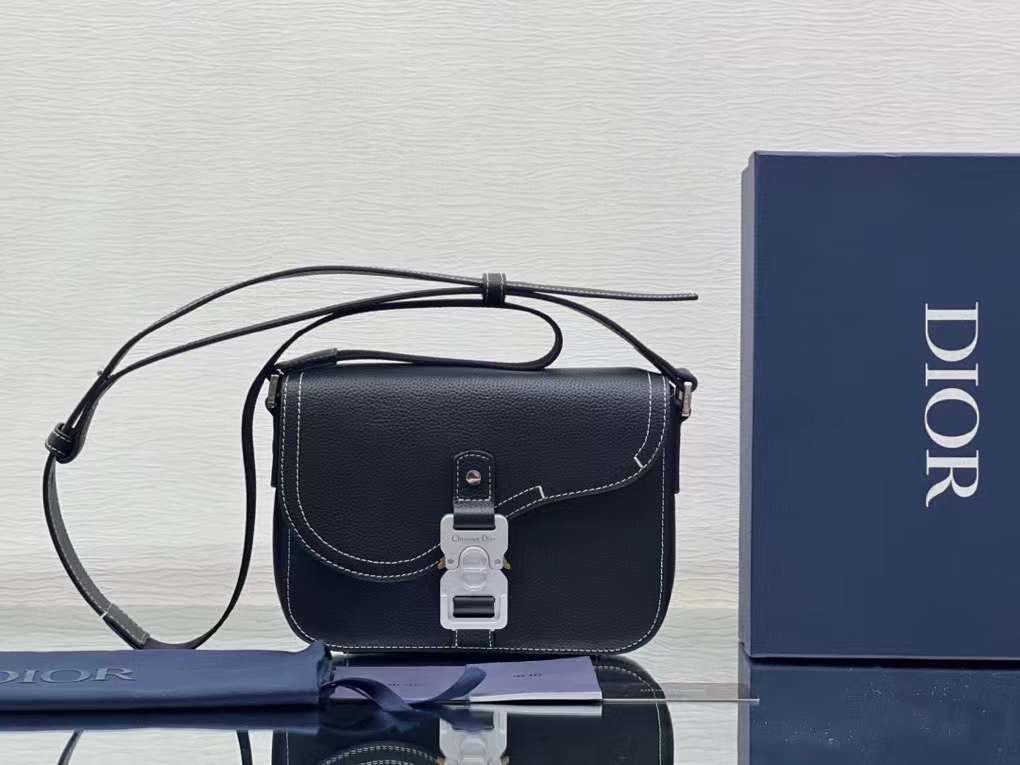 Dior Saddle Messenger Bag / Dior messenger bag Technical and Grained Calfskin เกรดเทพออริจินอล หนังแท้ ภาพถ่ายจากสินค้าจริง ใช้งานต่างประเทศได้