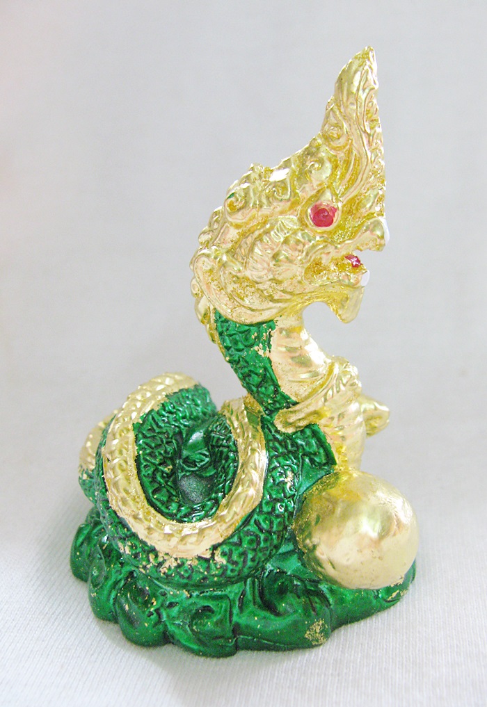 สินค้าหมดค่ะ องค์พญานาคสีเขียว สูง7ซม. เนื้อทองเหลืองลงสี(ตั้งบูชาหน้ารถ)พร้อมใบคาถาค่ะ