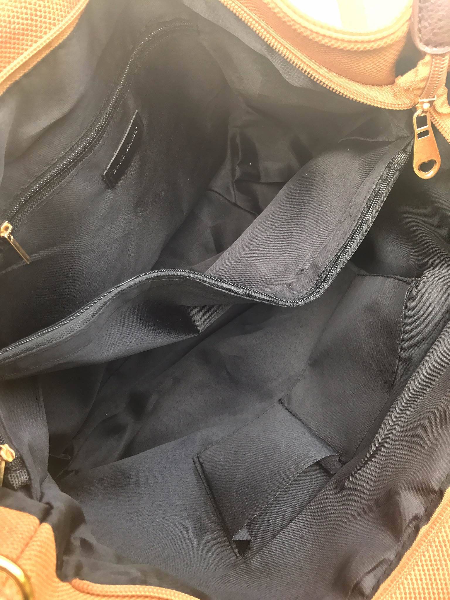 New Arrival ซื้อ 1 ได้ถึง 2 กระเป๋า ทรง Tote จากแบรนด์ David Jones ค่า ทรงนี้ นิยมถือกันมากๆ บอกเลยใบนี้ ของจริงสวยคะ หนังนิ้ม นิ่ม ค่า **ดีต่อใจ 😁❤️ 〰〰〰〰〰 รุ่นใหม่ล่าสุด หนังนิ่มมาก ใบนี้ มีใบเล็กแถมให้อีก 1 ใบค่ะ จะถือ หรือสะพานก้อได้ จุข