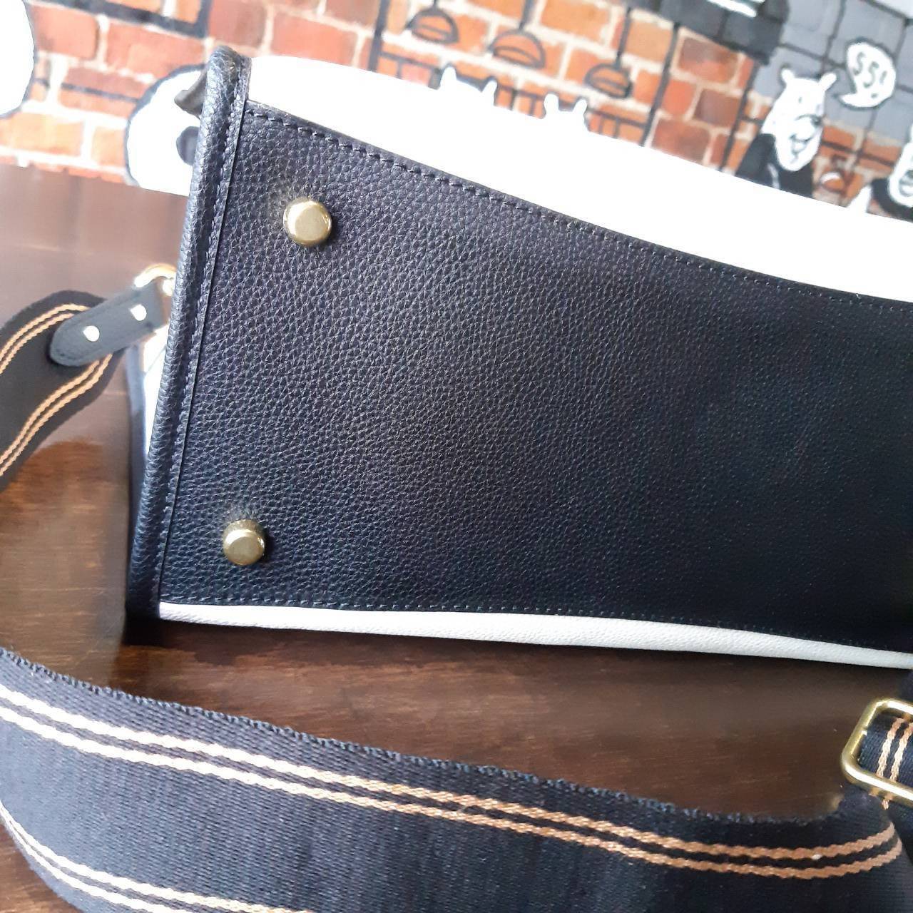 ของแท้ 💯% COACH C0777 FIELD TOTE 30 IN COLORBLOCK WITH COACH BADGE กระเป๋าสะพายทรงโท้ท รุ่นคลาสสิคย้อนยุค สีเรียบหรู ใช้ได้ในทุกโอกาส วัสดุหนัง pepble เต็มใบ มาพร้อมสายสะพาย crossbody เส้นใหญ่ ทนทาน สีตัดโทนกับกระเป๋าอย่างลงตัว