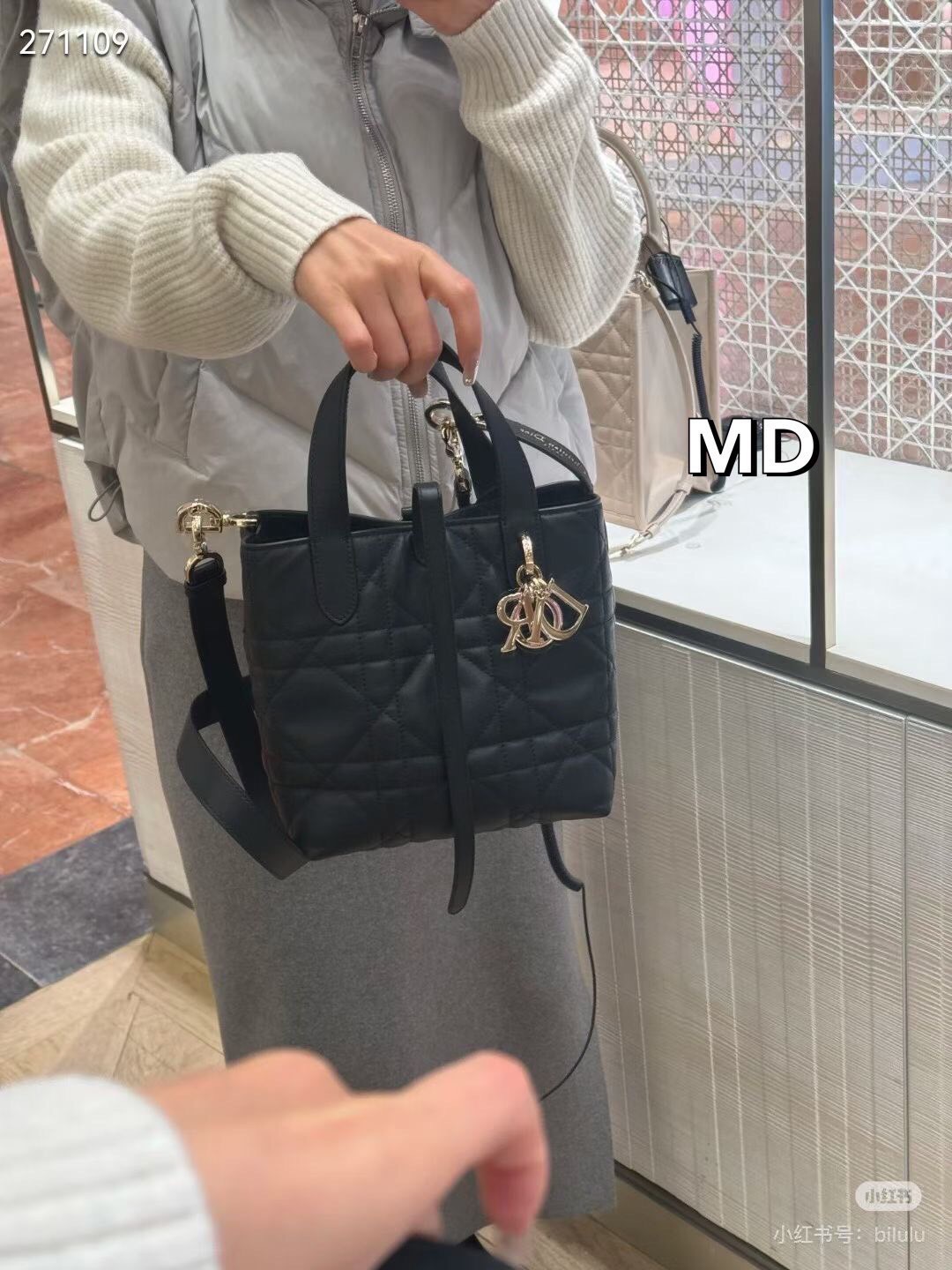 Dior Small Dior Toujours vertical tote bag 18cm กระเป๋าสะพายทรงบัคเก็ตไซส์ใหม่กะทัดรัด คลาสสิคหนังสวยหรูหราเกินราคา ดีไซน์นุ่มนวลทันสมัย