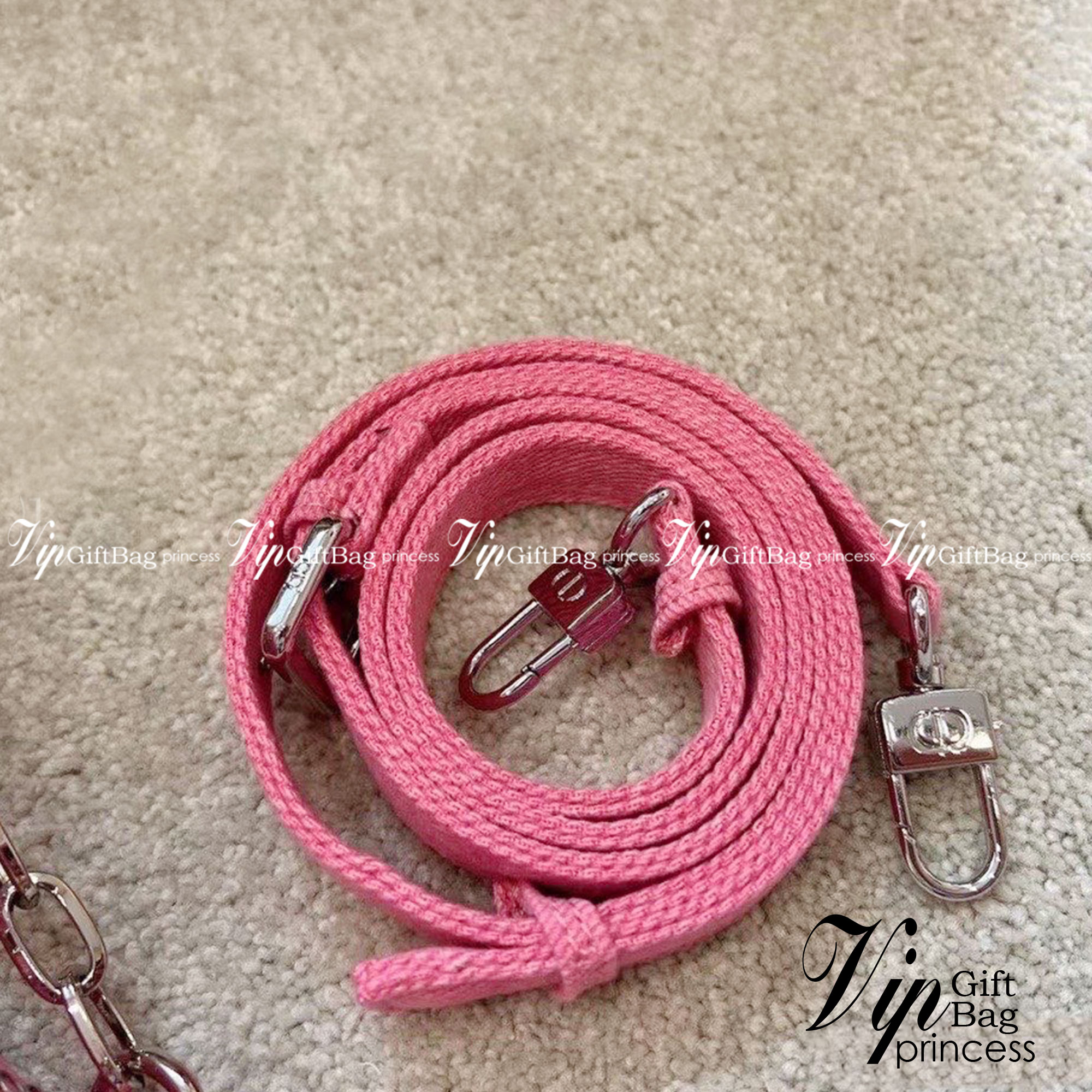 DIOR D-Joy Bag Cannage Denim / Dior Lady Bag กระเป๋าสะพายดิออร์ใบนี้คือราชนิกุลมากแม่ความเลดี้ดิออร์ที่เกินต้าน งานชนช้อปปังสุด ถือสลับแท้ไม่โป๊ะแน่นอน ราคาเบาสุด ภาพถ่ายจากงานจริง สวยเหมือนในรูป พร้อมส่งที่ไทย