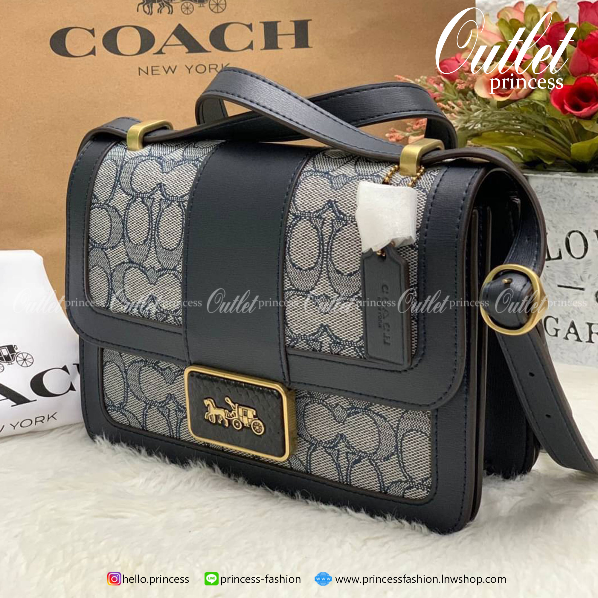 COACH ALIE SHOULDER BAG IN SIGNATURE JACQUARD WITH SNAKESKIN DETAIL ((4615)) 🔺ยังไม่เข้าไทยค่ะ ได้ไปไม่ผิดหวังแน่นอนค่ะ! พร้อมส่ง! กระเป๋าสะพายข้างหรือสามารถทบสายกันเพื่อคล้องไหล่ได้ค่ะ วัสดุ Jacquard+หนังแท้ หนังนิ่มสวยงามมากๆค่ะ ด้านหน้าเป็นแผ่น