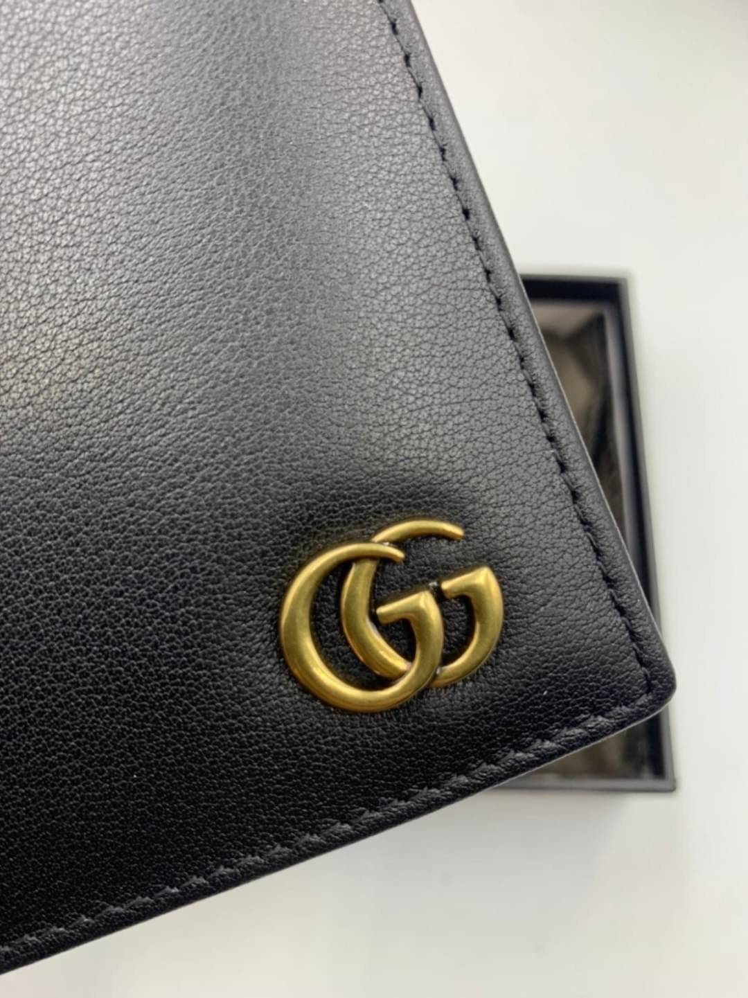 หนังแท้ GUCCI GG Marmont leather bi-fold wallet / GUCCI BLACK ANIMALIER BEE WALLET / GUCCI Men Wallet พร้อมส่งที่ไทย กระเป๋าสตางค์ 2 พับ รุ่นคลาสสิกได้ทุกยุคสมัย งานหนังแท้ทั้งใบ พร้อมส่งที่ไทย ภาพสินค้าถ่ายจากงานขายจริง ใช้งานต่างประเทศได้