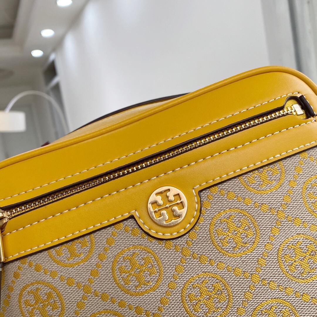 TORY BURCH T MONOGRAM JACQUARD CAMERA BAG กระเป๋าถือหรือสะพายข้าง ปักษ์ลายแบรนด์ วัสดุ Canvas ปักษ์ลายแบรนด์ เปิด-ปิด ด้วยซิป ภายในโล่ง มี1ช่องซิป1ช่องใส่ของจุกจิ๊ก ด้านหน้ามี1ช่องซิป สายยาวถอดสายได้ สวยเก๋ ไม่ควรพลาดเลยค่า