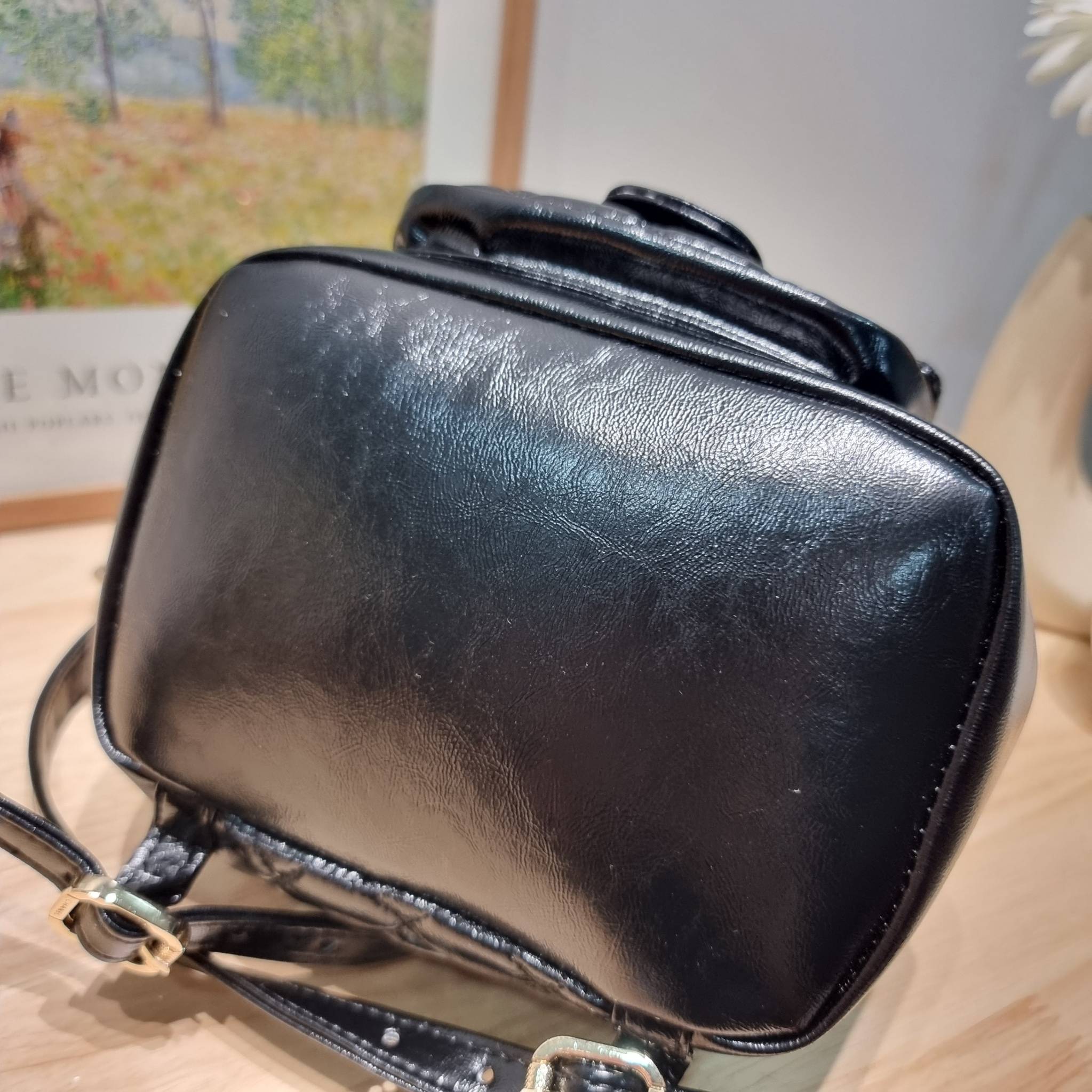 Chanel mini duma backpack กระเป๋าเป้ ไซส์มินิ สุดฮอต น่ารักน่าใช้สุดๆ ไอเท็มยอดฮิต รูปทรงทันสมัย ดีเทลความสวยมากมาย ทั้งสายรูดเก็บปาดกระเป๋า หรือจะช่องเปิดด้านหน้า ก็ดูหรูไปหมด ภายในโล่งกว้าง ใส่ของสำคัญได้