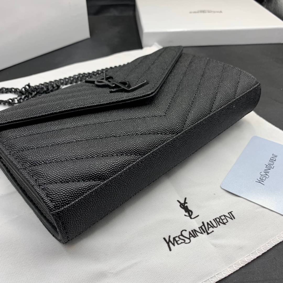 VIP GIFT 】หนังแท้ YSL WOC 9" Saint Laurent Chain Wallet Envelope Woc Monogram Black Leather Cross Body Bag กระเป๋าเงิน wallet on chain ที่มาพร้อมสายสะพายแบบโซ่ ขนาด 9” หนังวัวติดโลโก้ YSL มีทั้งอะไหล่เงิน ทอง และดำ ด้านในมีช่องซิป และช่องใส่การ์ด เรี