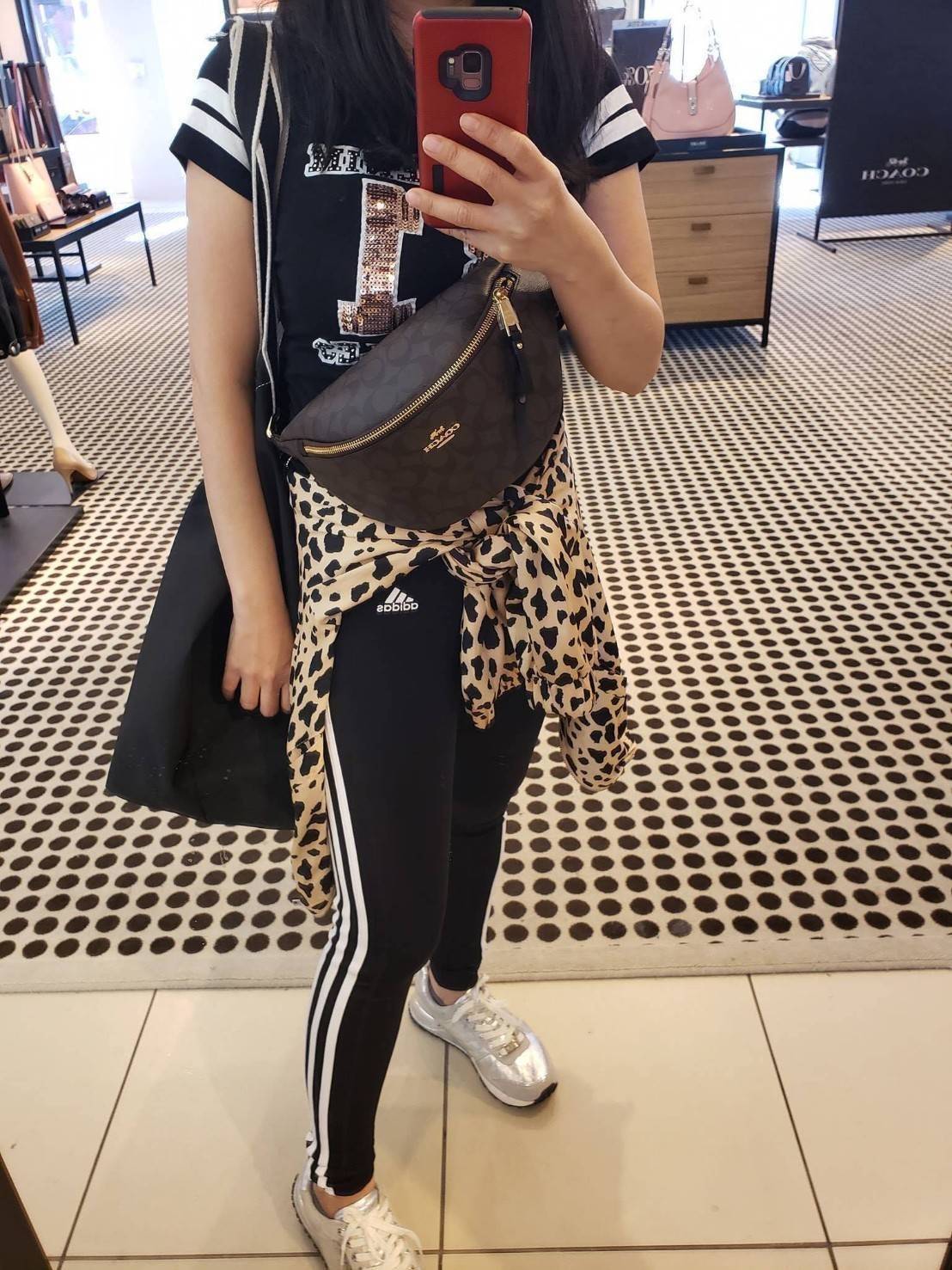 COACH F48740 BELT BAG IN SIGNATURE CANVAS กระเป๋าคาดอกทรง Unisex ที่ขายดีถล่มทลาย!! ขายได้ตลอดปี!! สวยเท่ทุกสี วัสดุหนังแคนวาสเคลือบคุณภาพดี ทนทาน ใช้งานง่าย ภายในเป็นช่องโล่ง เหมาะสำหรับคนที่ชอบพกอะไรง่ายๆ รับรองตอบโจทย์น้า